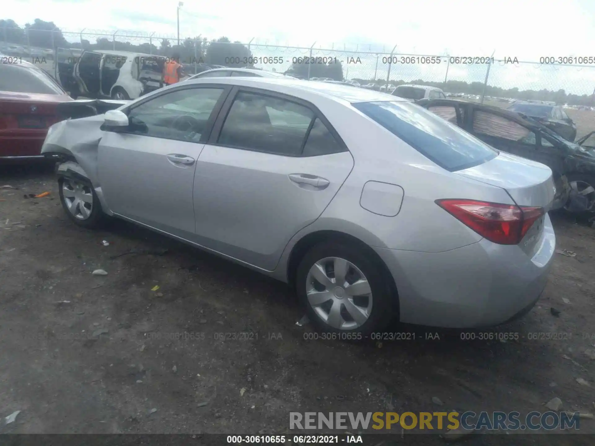 3 Photograph of a damaged car 2T1BURHE4KC235768 TOYOTA COROLLA 2019