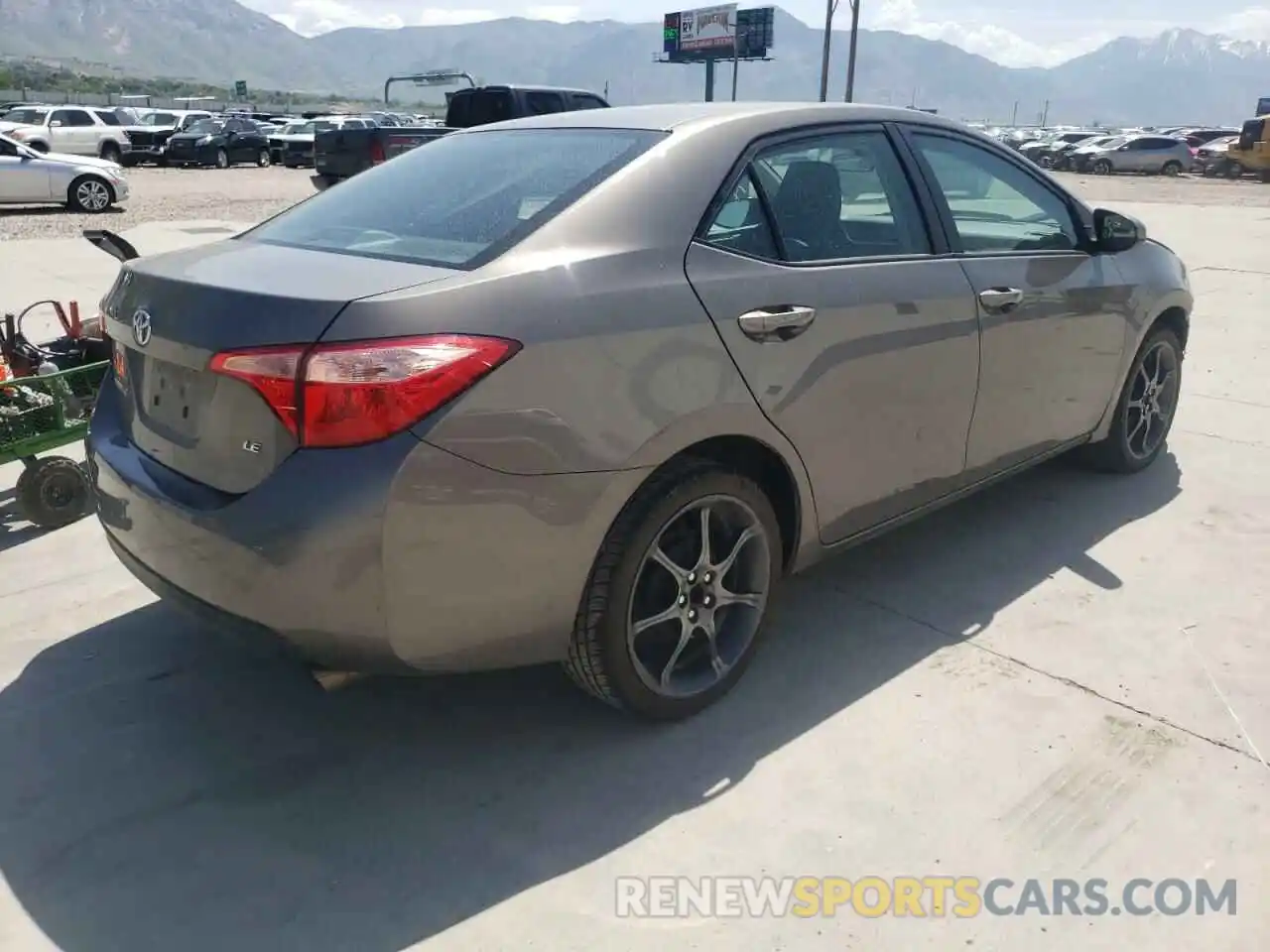 4 Photograph of a damaged car 2T1BURHE4KC236760 TOYOTA COROLLA 2019