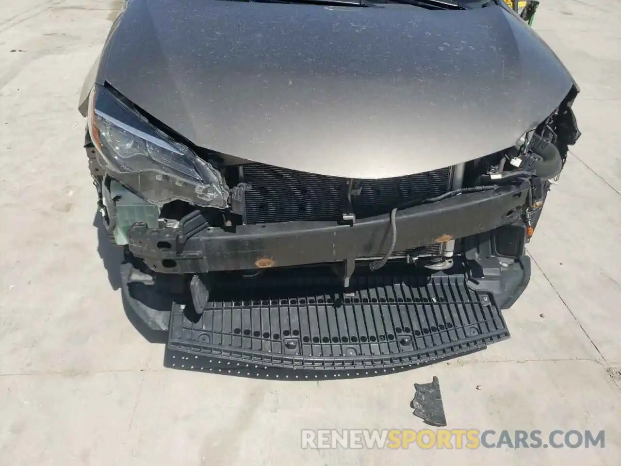 9 Photograph of a damaged car 2T1BURHE4KC236760 TOYOTA COROLLA 2019