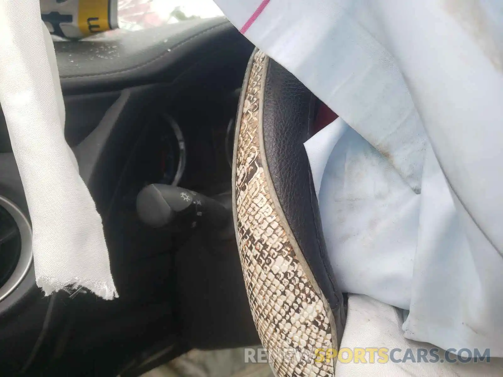 8 Photograph of a damaged car 2T1BURHE4KC238072 TOYOTA COROLLA 2019