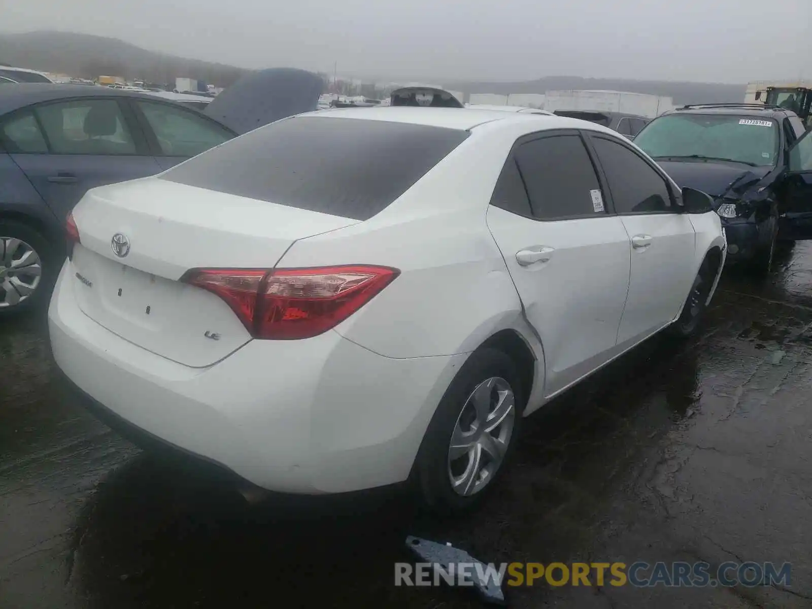 4 Photograph of a damaged car 2T1BURHE4KC238640 TOYOTA COROLLA 2019