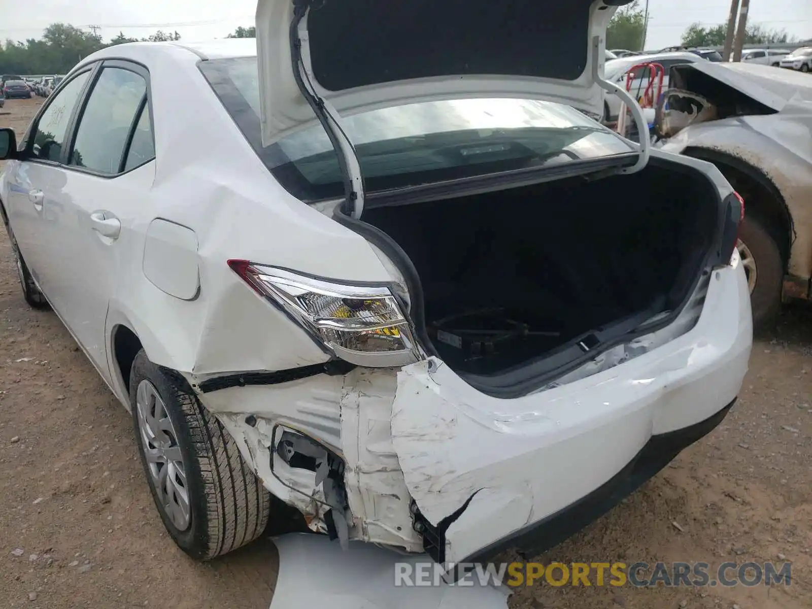 9 Photograph of a damaged car 2T1BURHE4KC238895 TOYOTA COROLLA 2019