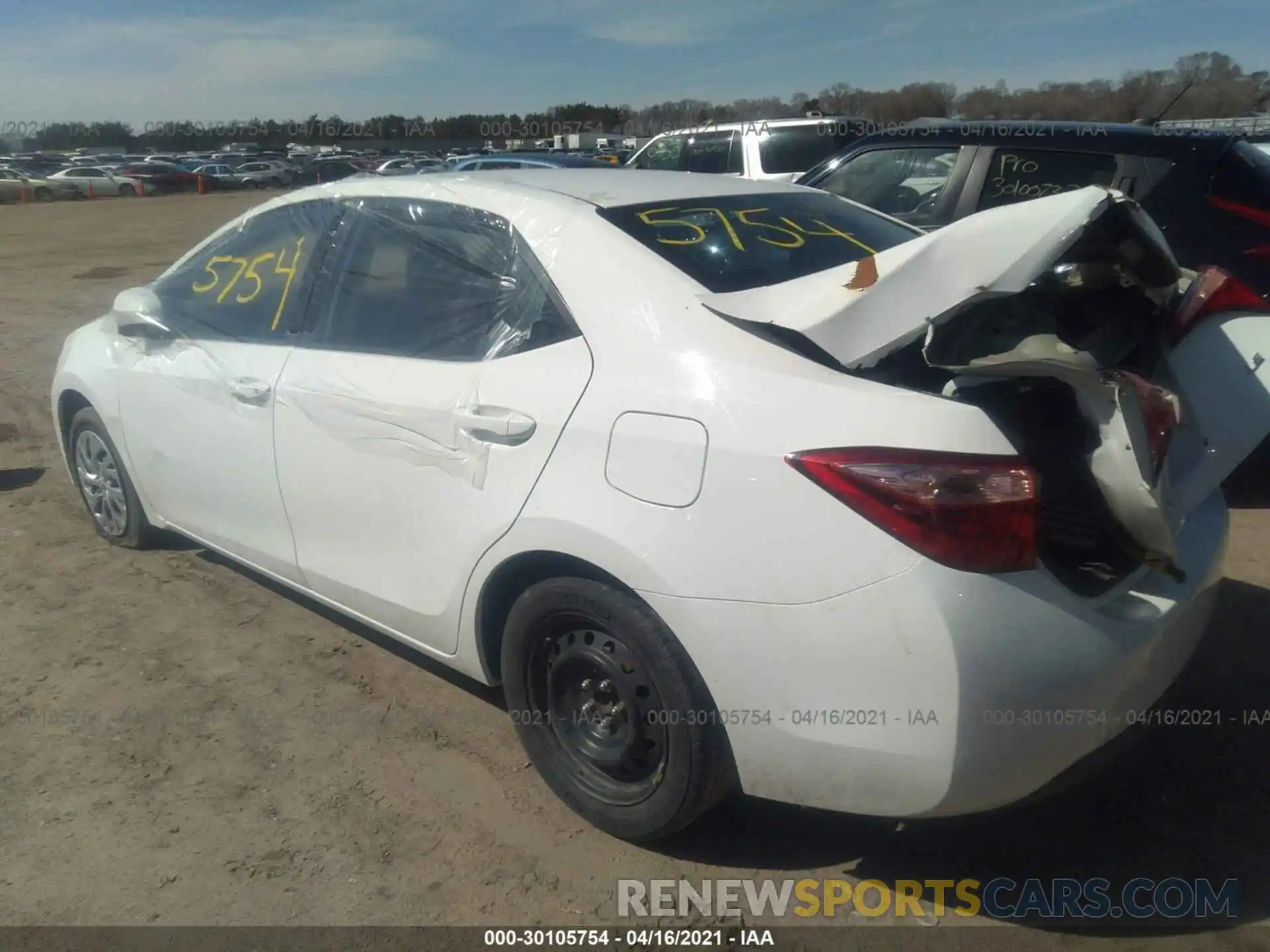 3 Photograph of a damaged car 2T1BURHE4KC240372 TOYOTA COROLLA 2019