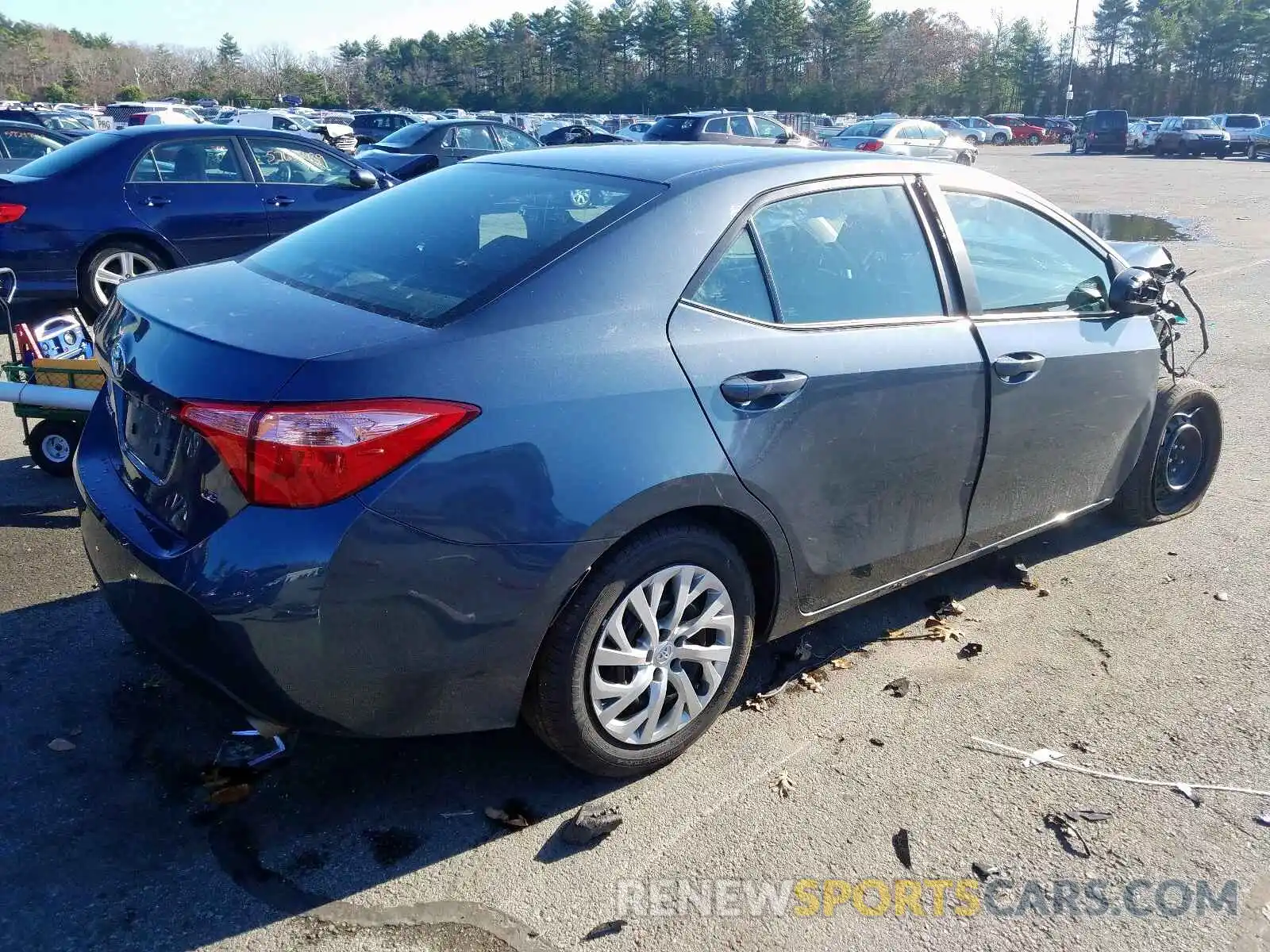 4 Photograph of a damaged car 2T1BURHE4KC241022 TOYOTA COROLLA 2019