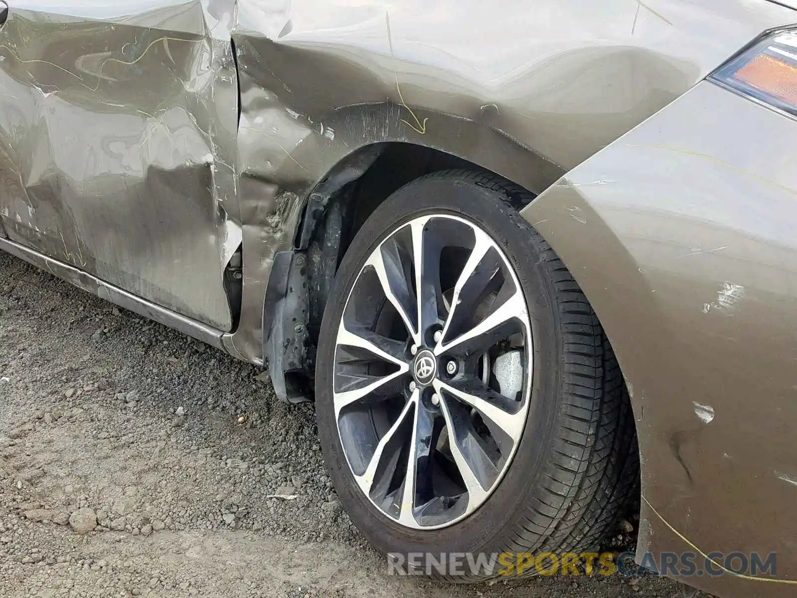 9 Photograph of a damaged car 2T1BURHE4KC241635 TOYOTA COROLLA 2019