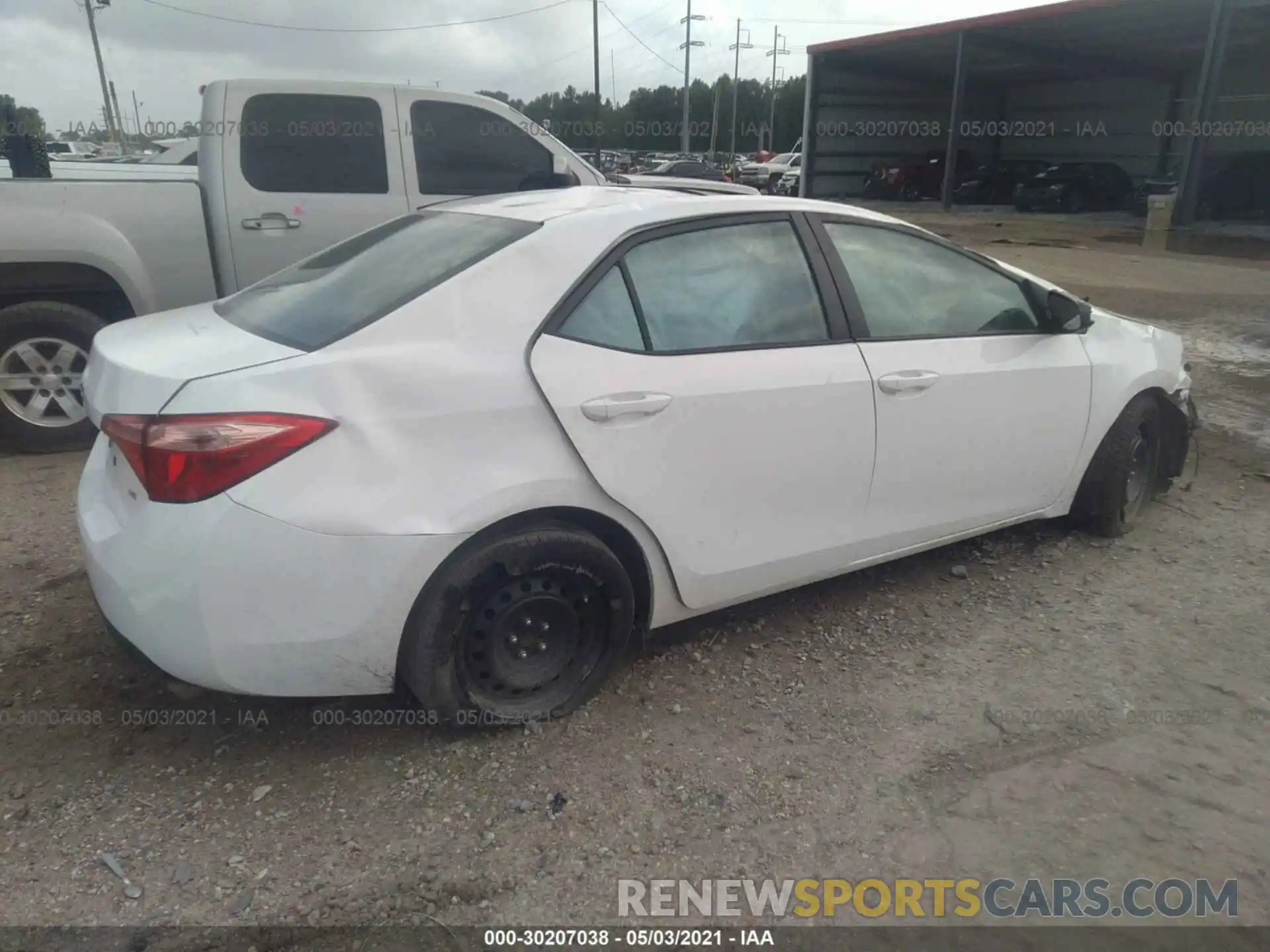 4 Photograph of a damaged car 2T1BURHE4KC242610 TOYOTA COROLLA 2019