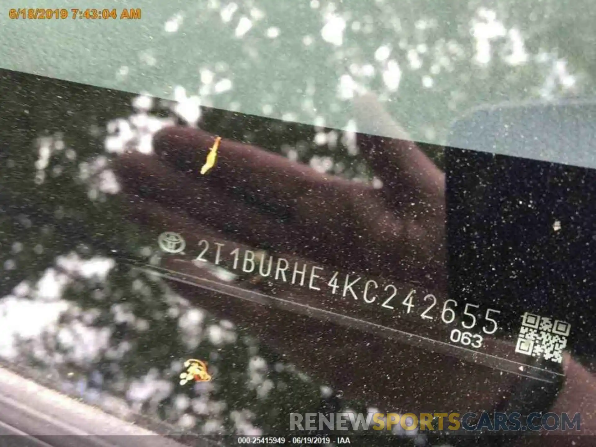 15 Photograph of a damaged car 2T1BURHE4KC242655 TOYOTA COROLLA 2019