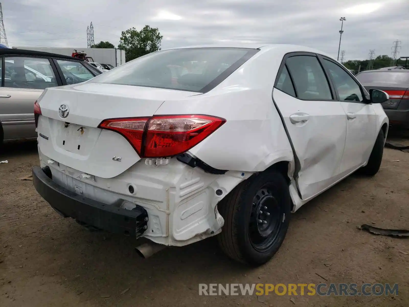 4 Photograph of a damaged car 2T1BURHE4KC243370 TOYOTA COROLLA 2019