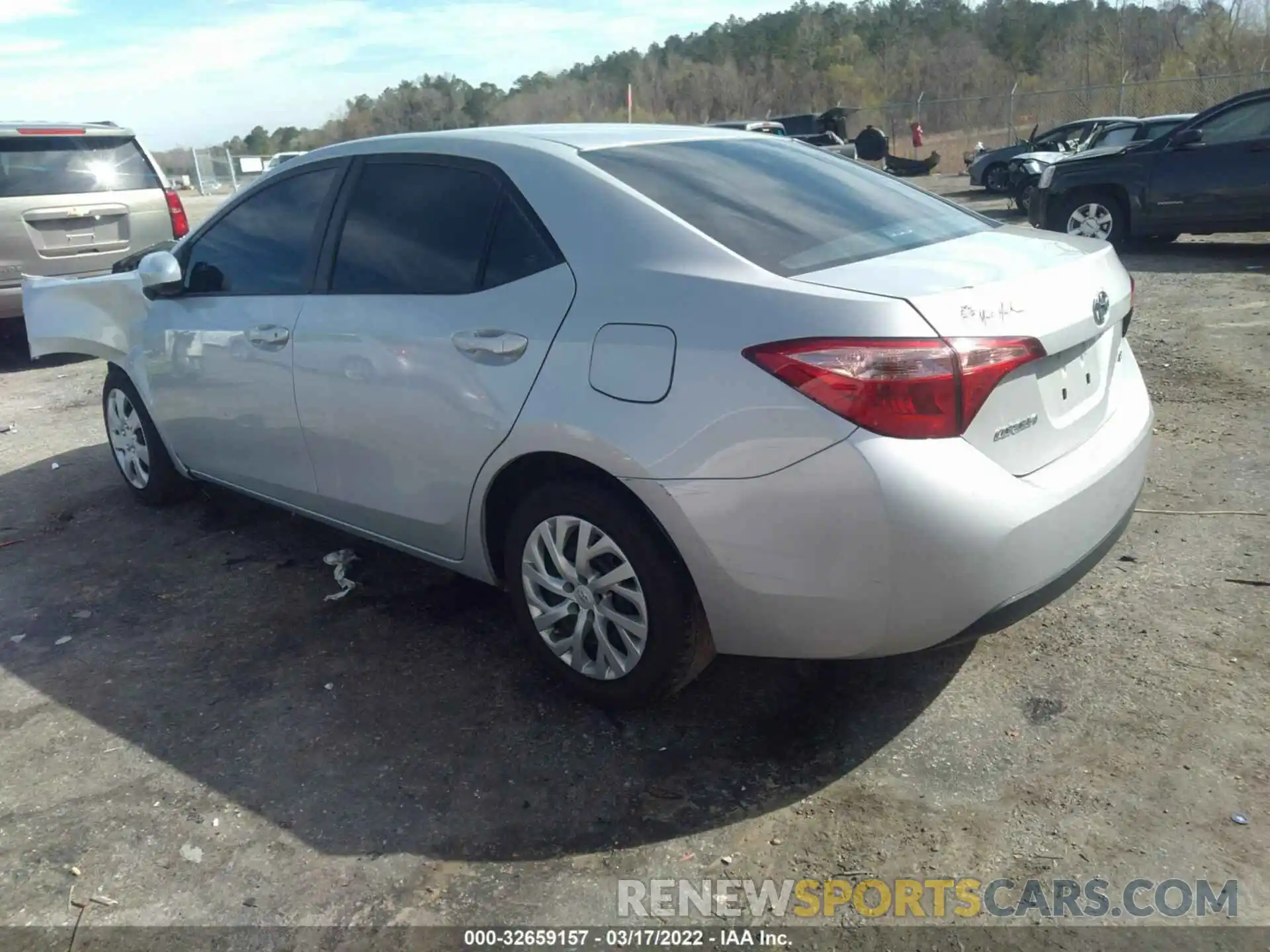 3 Photograph of a damaged car 2T1BURHE4KC243501 TOYOTA COROLLA 2019