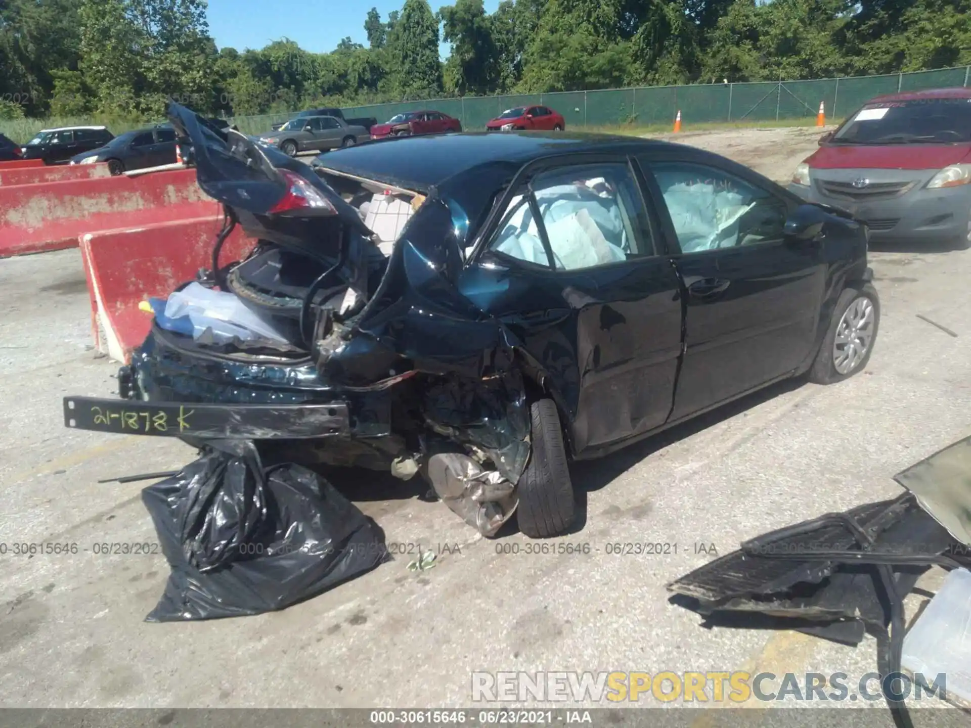 4 Photograph of a damaged car 2T1BURHE4KC243790 TOYOTA COROLLA 2019