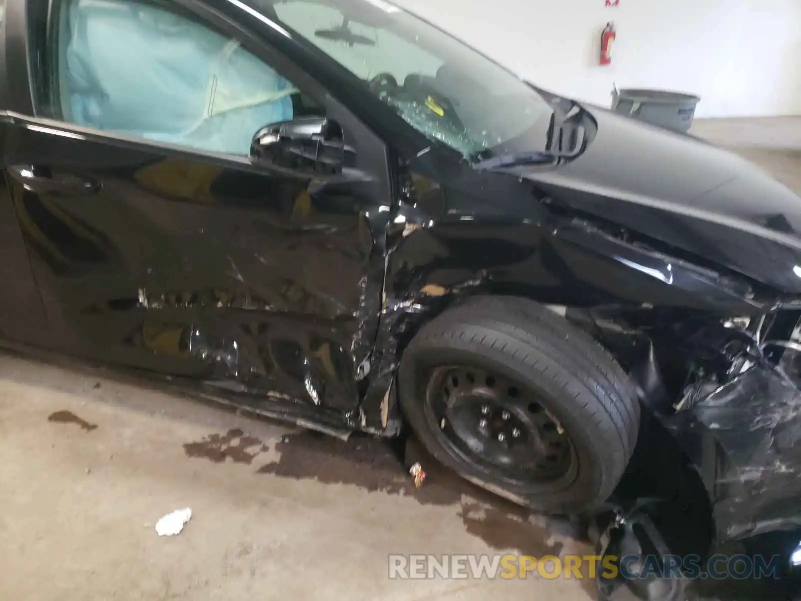 9 Photograph of a damaged car 2T1BURHE4KC246026 TOYOTA COROLLA 2019