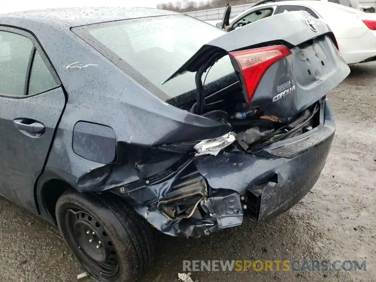 9 Photograph of a damaged car 2T1BURHE4KC246883 TOYOTA COROLLA 2019