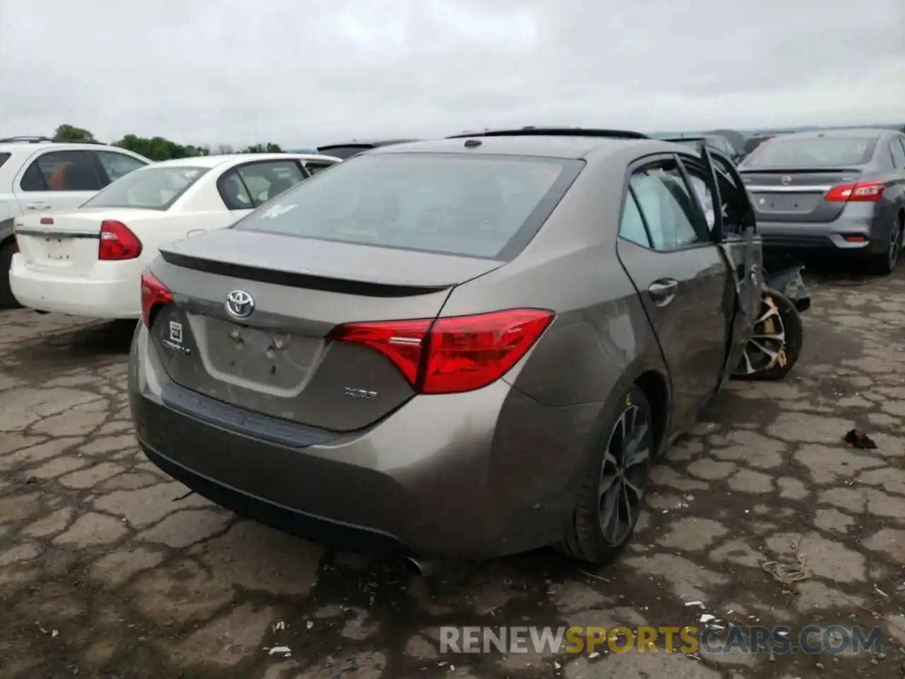 4 Photograph of a damaged car 2T1BURHE5KC125277 TOYOTA COROLLA 2019