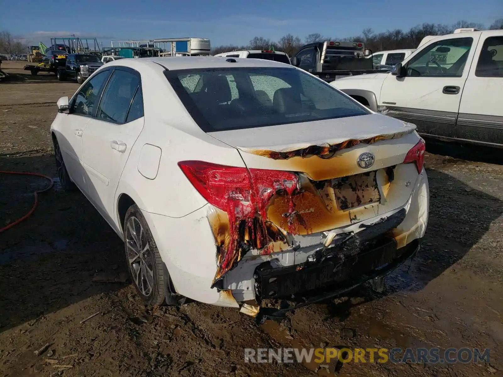 3 Photograph of a damaged car 2T1BURHE5KC125697 TOYOTA COROLLA 2019