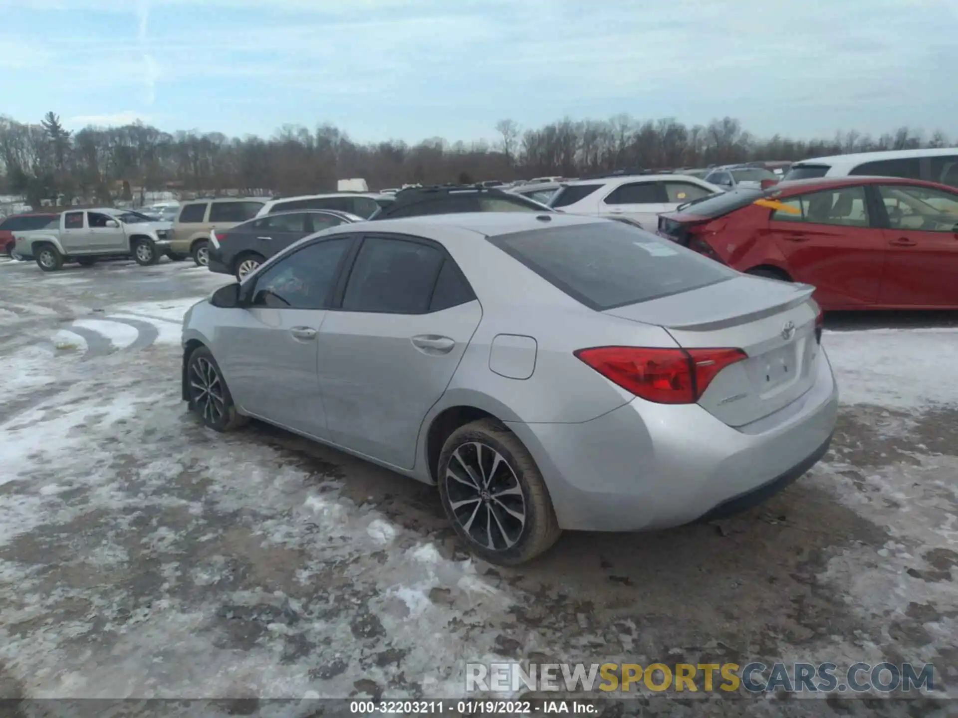 3 Photograph of a damaged car 2T1BURHE5KC127630 TOYOTA COROLLA 2019