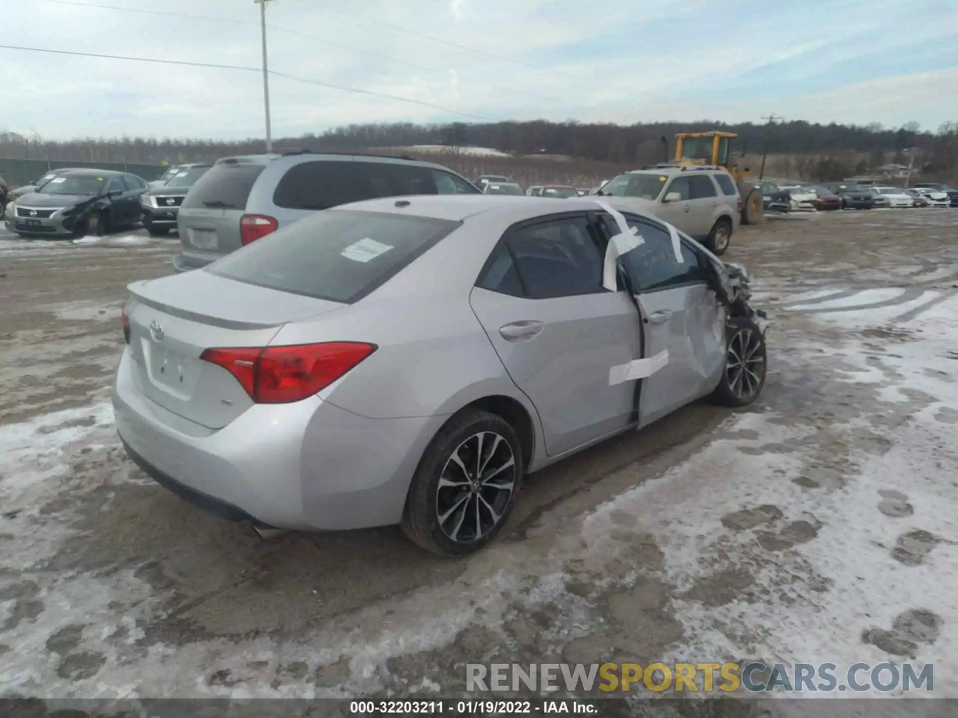 4 Photograph of a damaged car 2T1BURHE5KC127630 TOYOTA COROLLA 2019