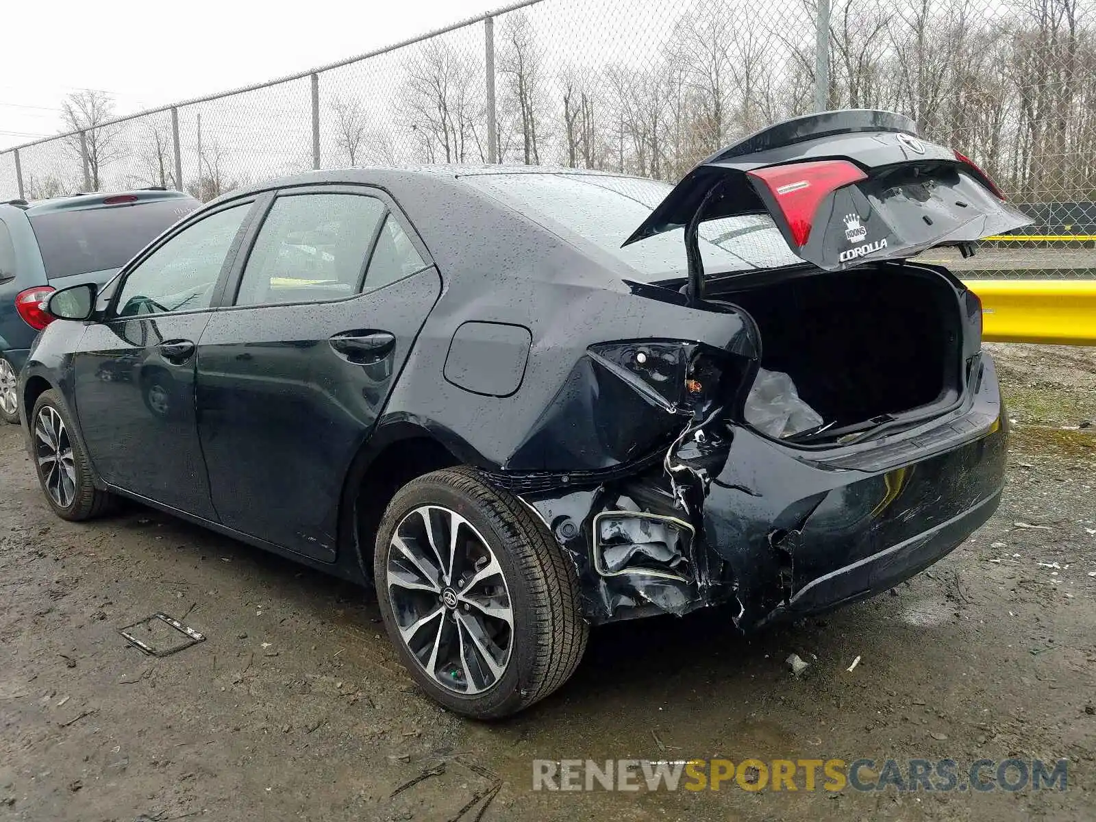 3 Photograph of a damaged car 2T1BURHE5KC128390 TOYOTA COROLLA 2019