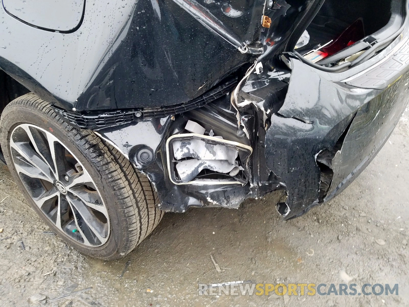 9 Photograph of a damaged car 2T1BURHE5KC128390 TOYOTA COROLLA 2019