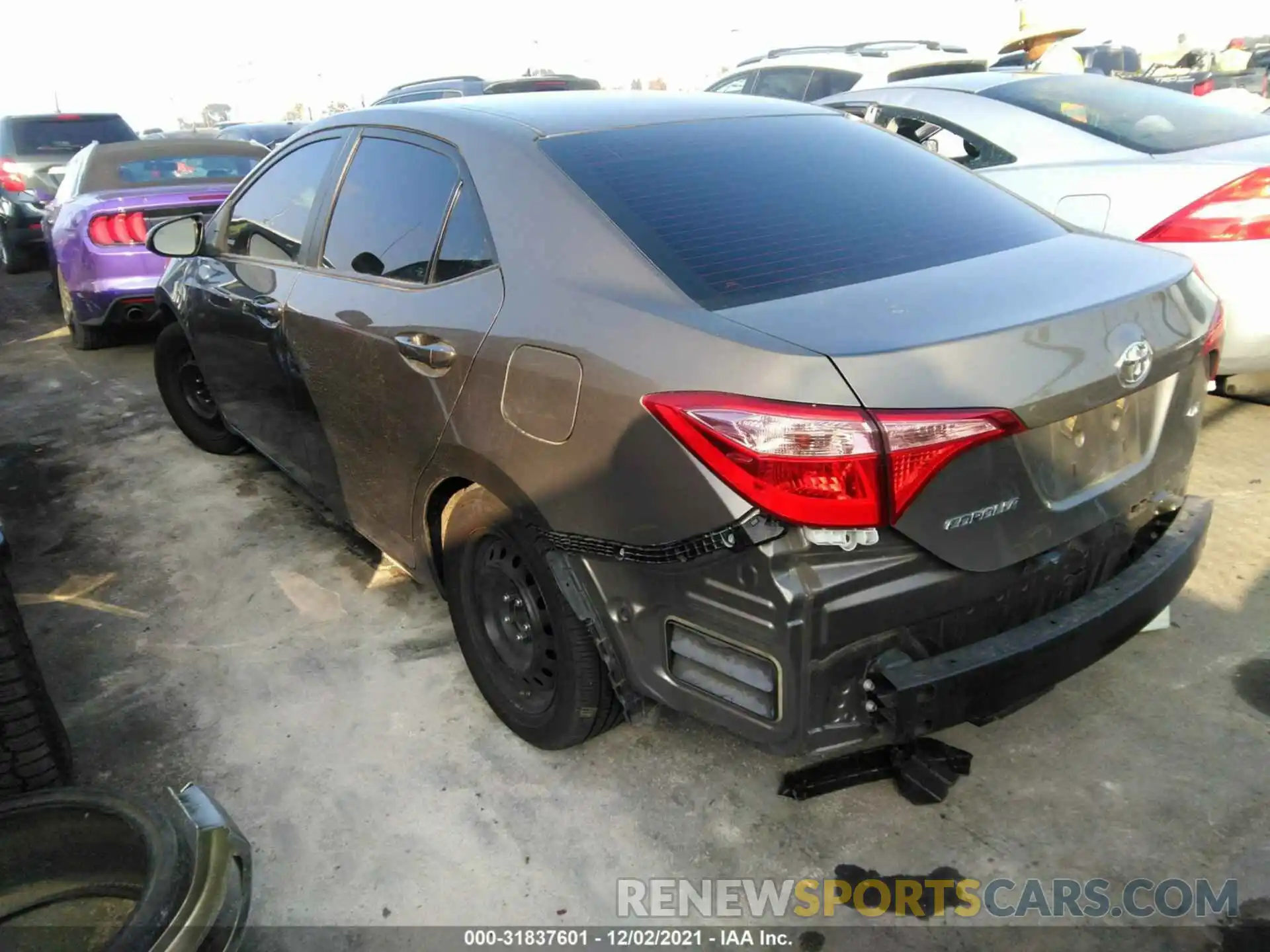 3 Photograph of a damaged car 2T1BURHE5KC130740 TOYOTA COROLLA 2019