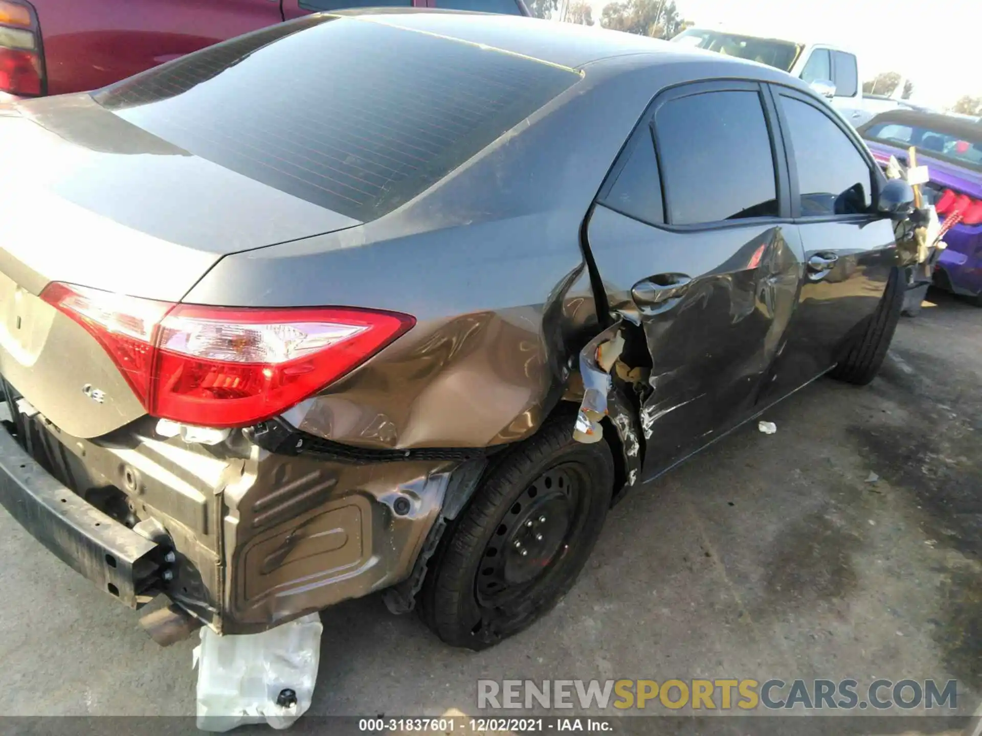 4 Photograph of a damaged car 2T1BURHE5KC130740 TOYOTA COROLLA 2019