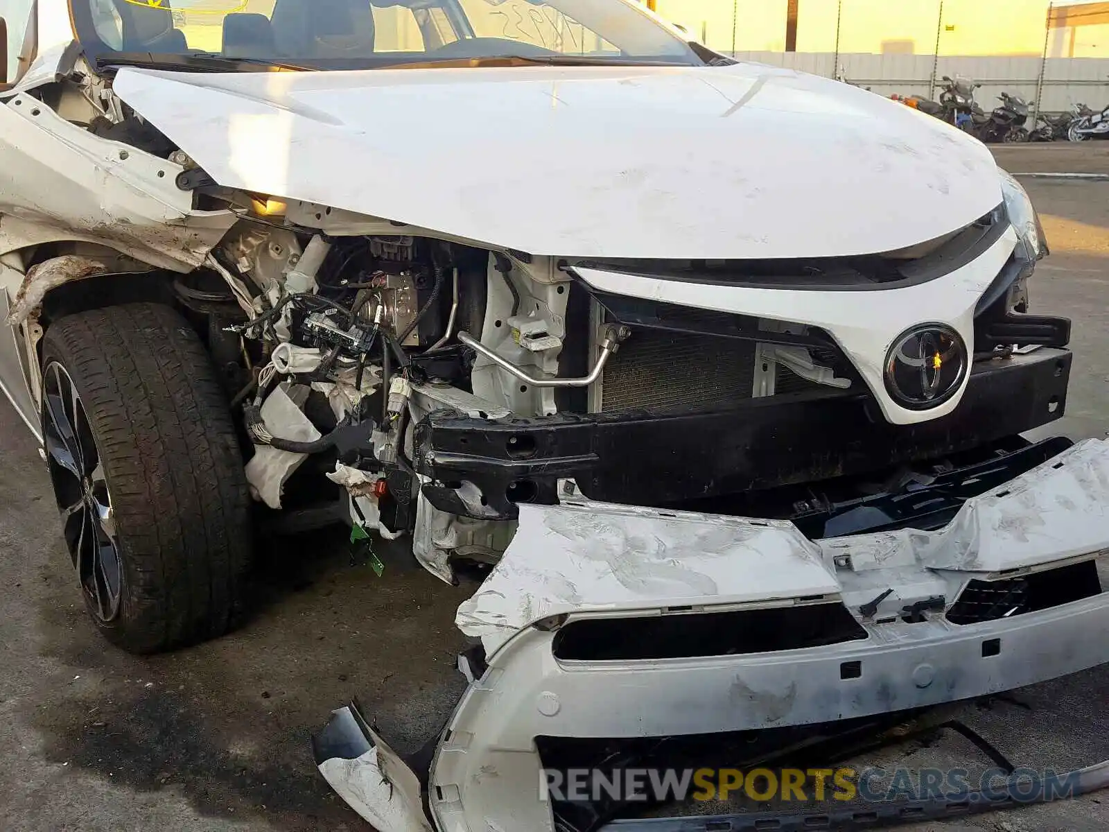 9 Photograph of a damaged car 2T1BURHE5KC131211 TOYOTA COROLLA 2019