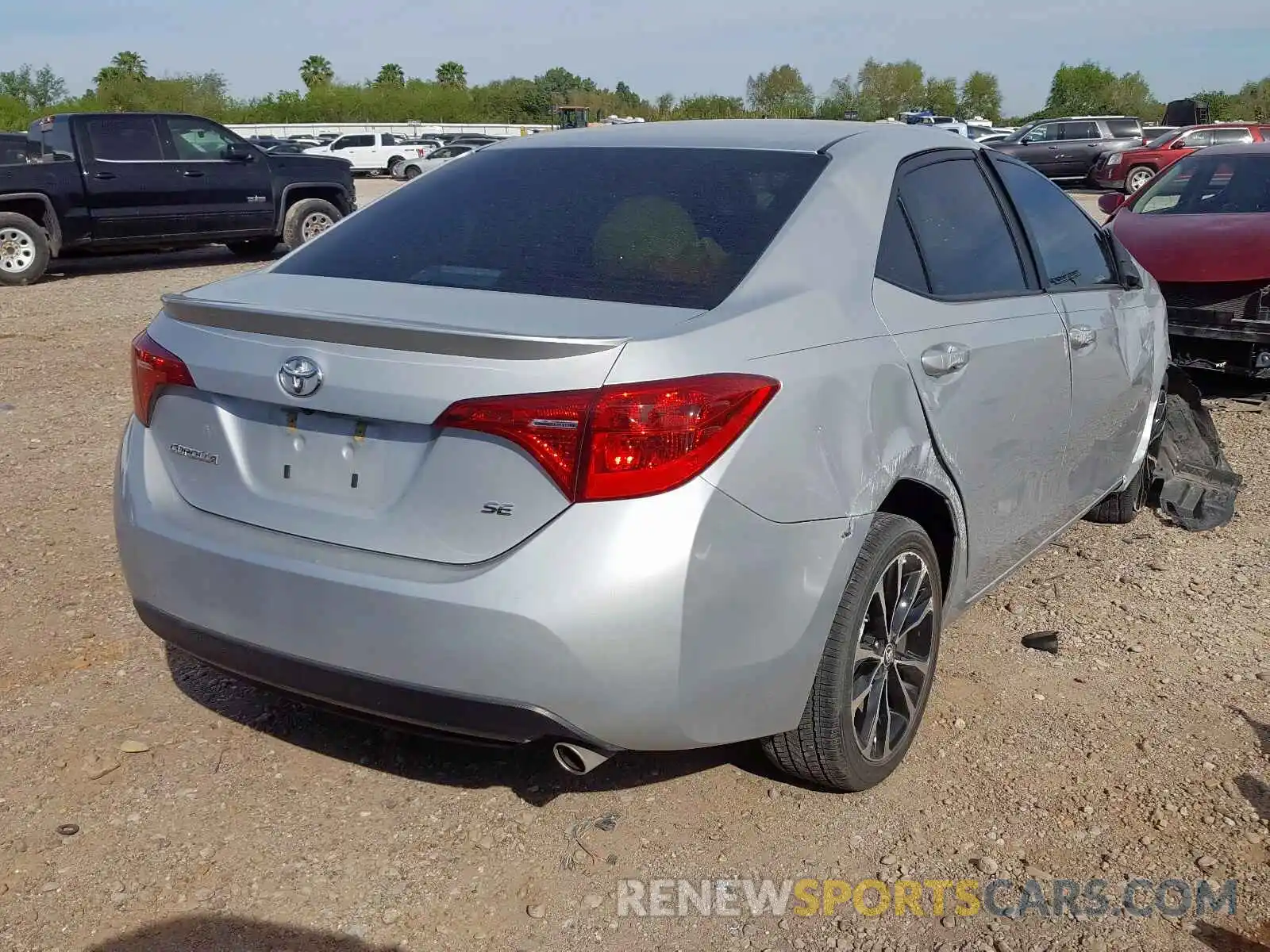 4 Photograph of a damaged car 2T1BURHE5KC133136 TOYOTA COROLLA 2019