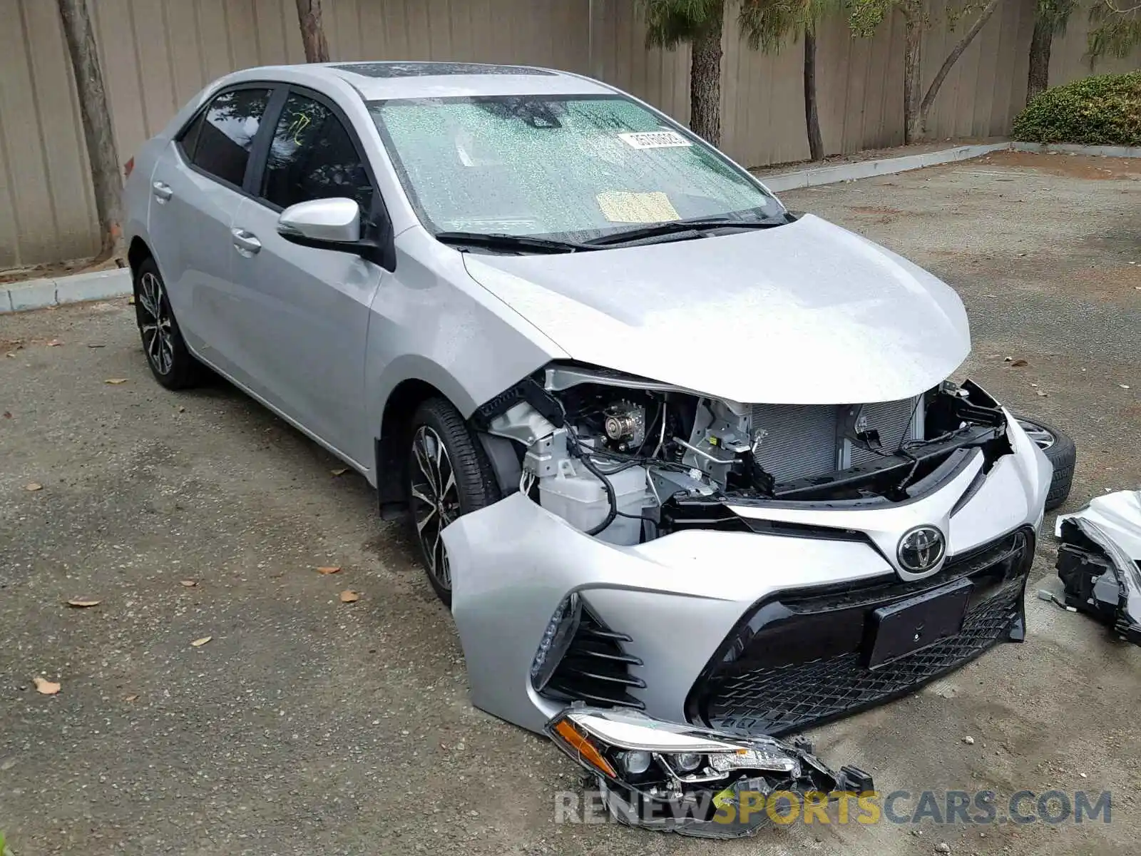 1 Photograph of a damaged car 2T1BURHE5KC135615 TOYOTA COROLLA 2019