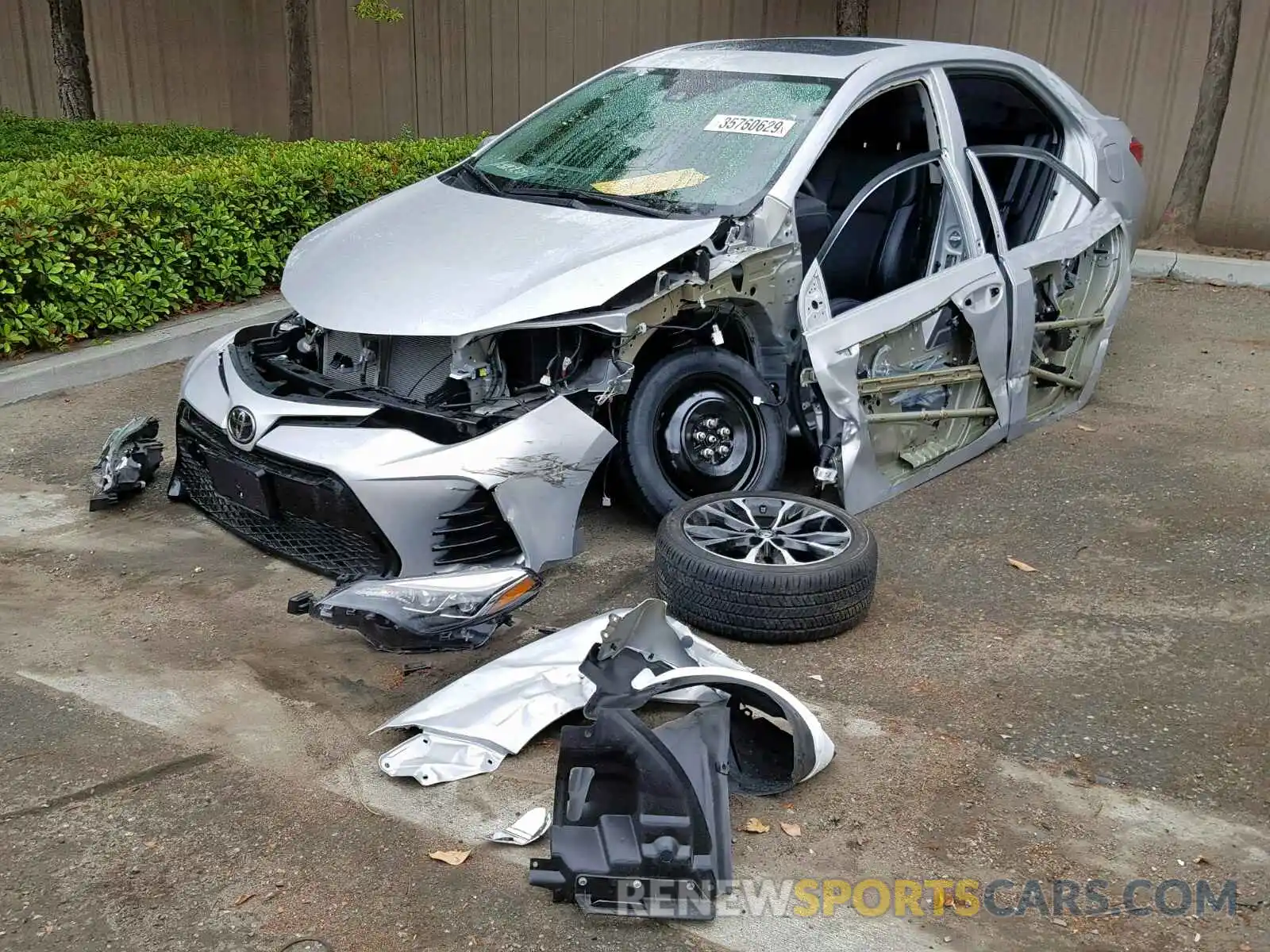 2 Photograph of a damaged car 2T1BURHE5KC135615 TOYOTA COROLLA 2019