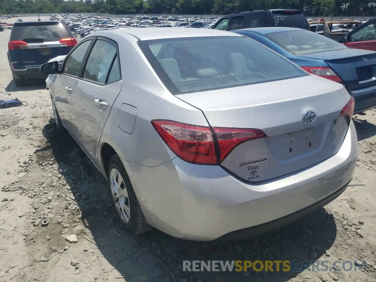 3 Photograph of a damaged car 2T1BURHE5KC136795 TOYOTA COROLLA 2019