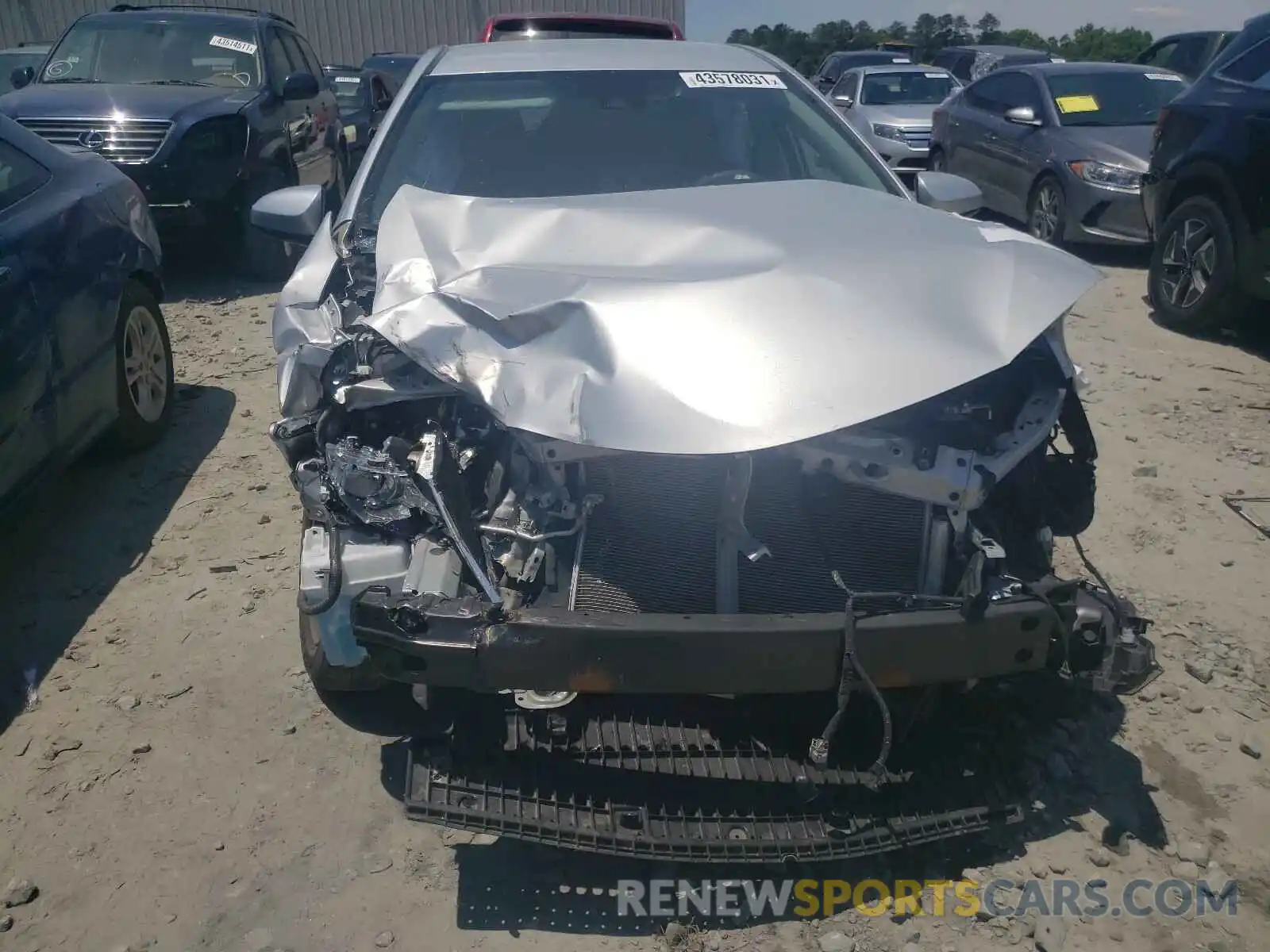 9 Photograph of a damaged car 2T1BURHE5KC136795 TOYOTA COROLLA 2019