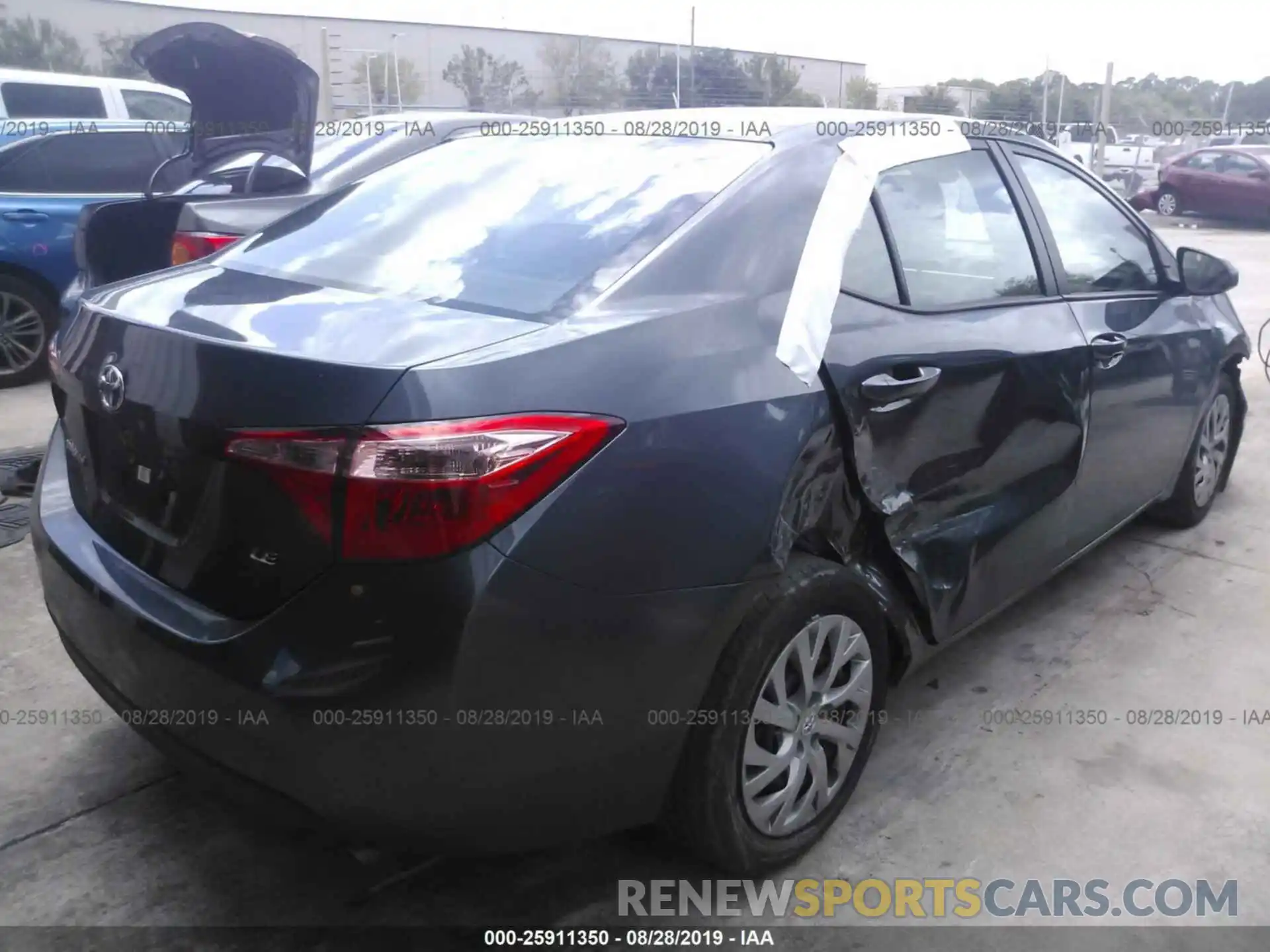 4 Photograph of a damaged car 2T1BURHE5KC137011 TOYOTA COROLLA 2019