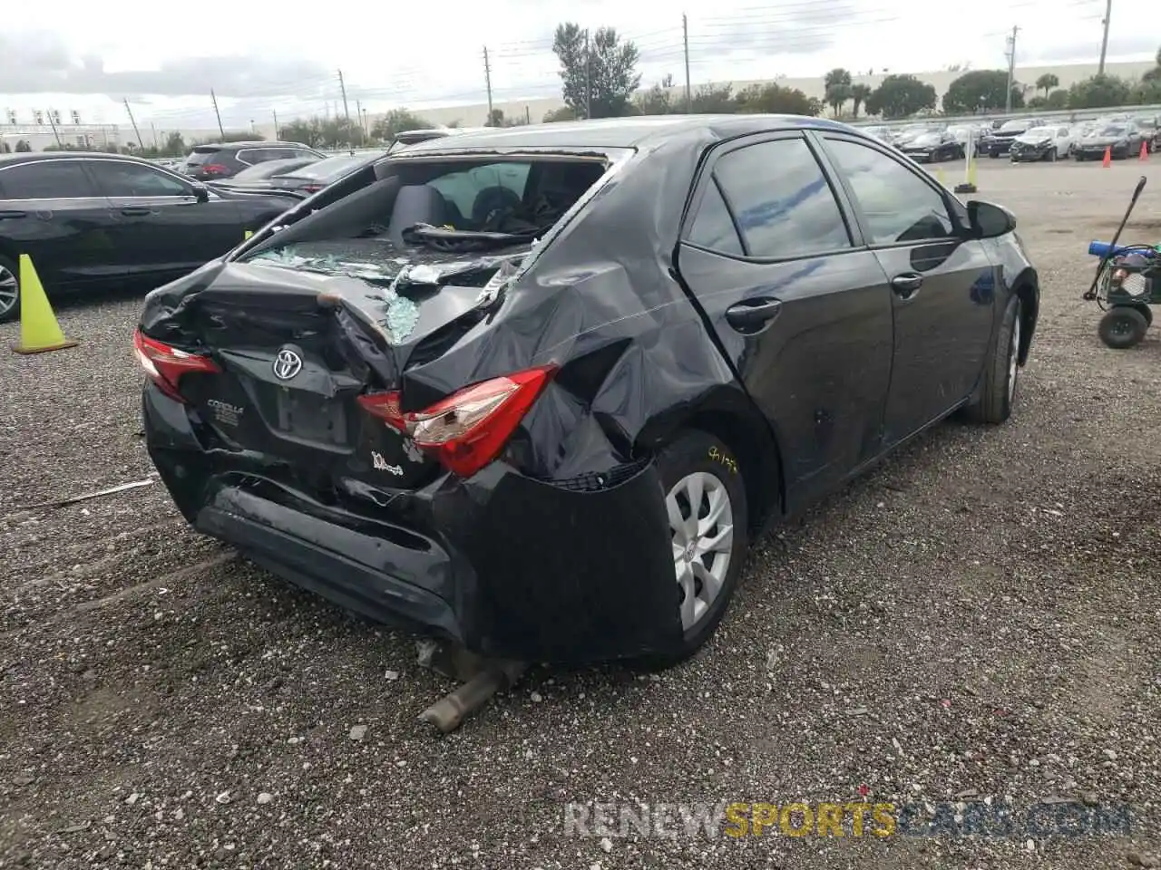 4 Photograph of a damaged car 2T1BURHE5KC137462 TOYOTA COROLLA 2019