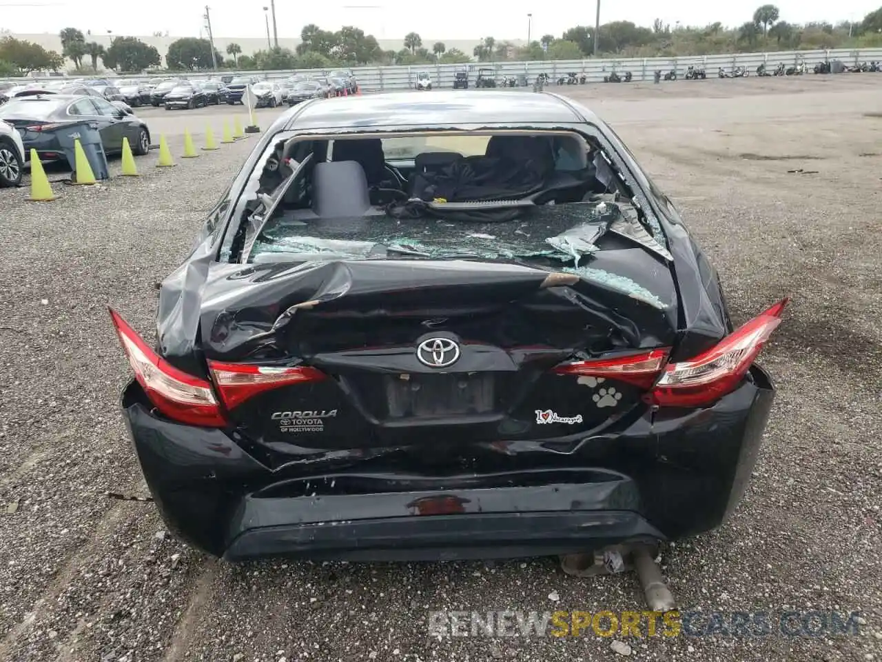 9 Photograph of a damaged car 2T1BURHE5KC137462 TOYOTA COROLLA 2019