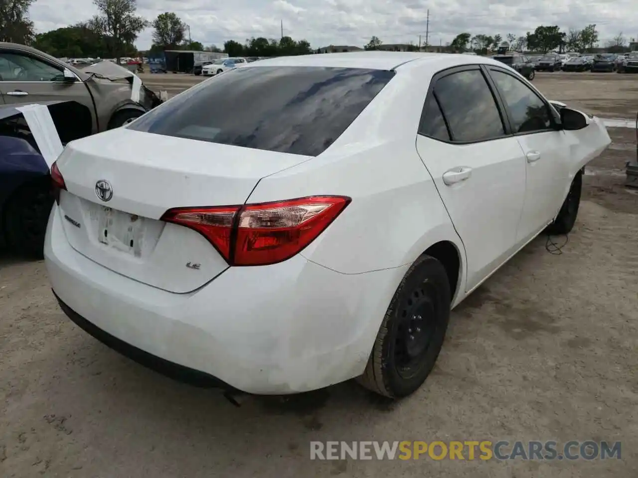 4 Photograph of a damaged car 2T1BURHE5KC138496 TOYOTA COROLLA 2019