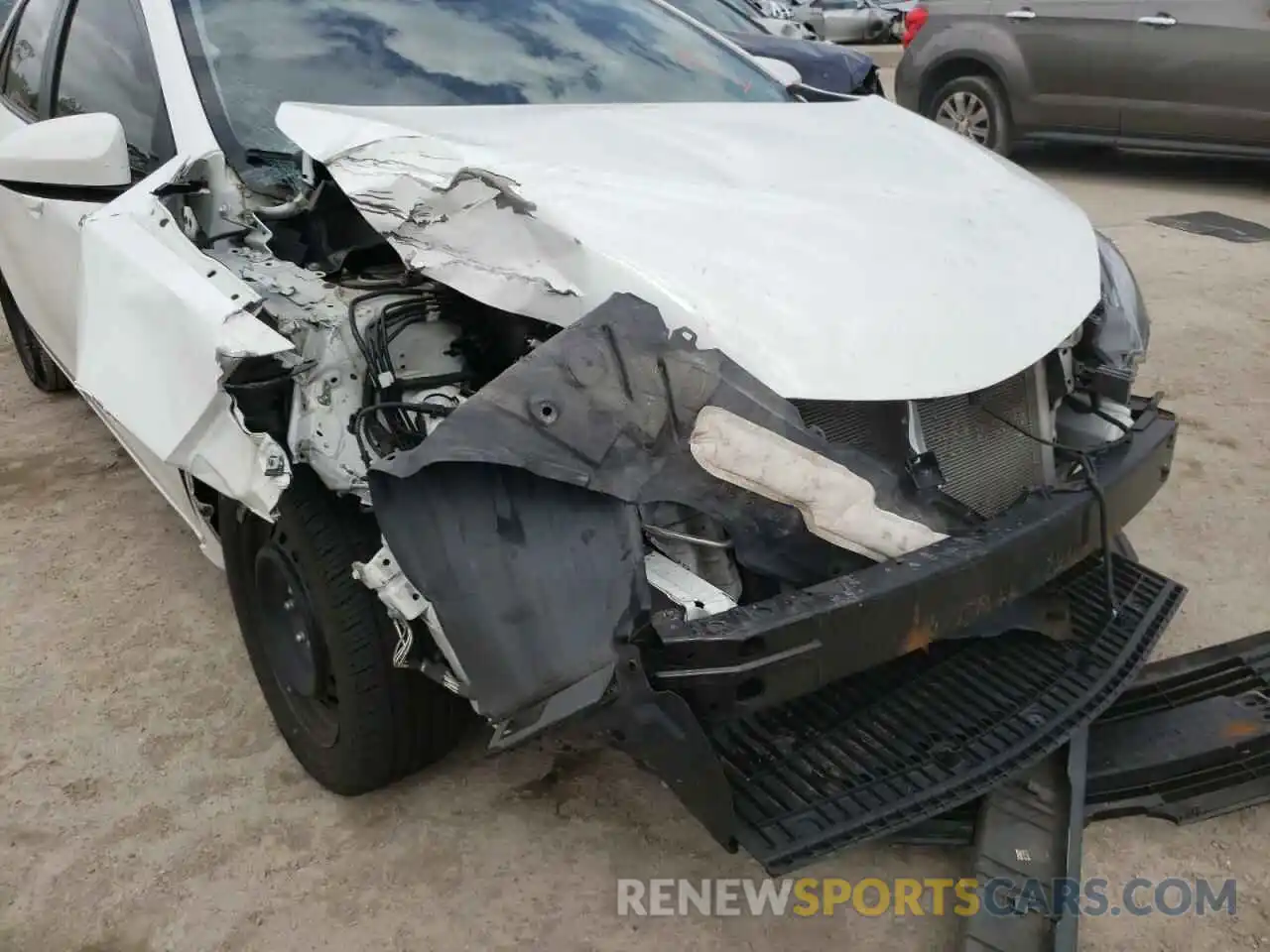 9 Photograph of a damaged car 2T1BURHE5KC138496 TOYOTA COROLLA 2019