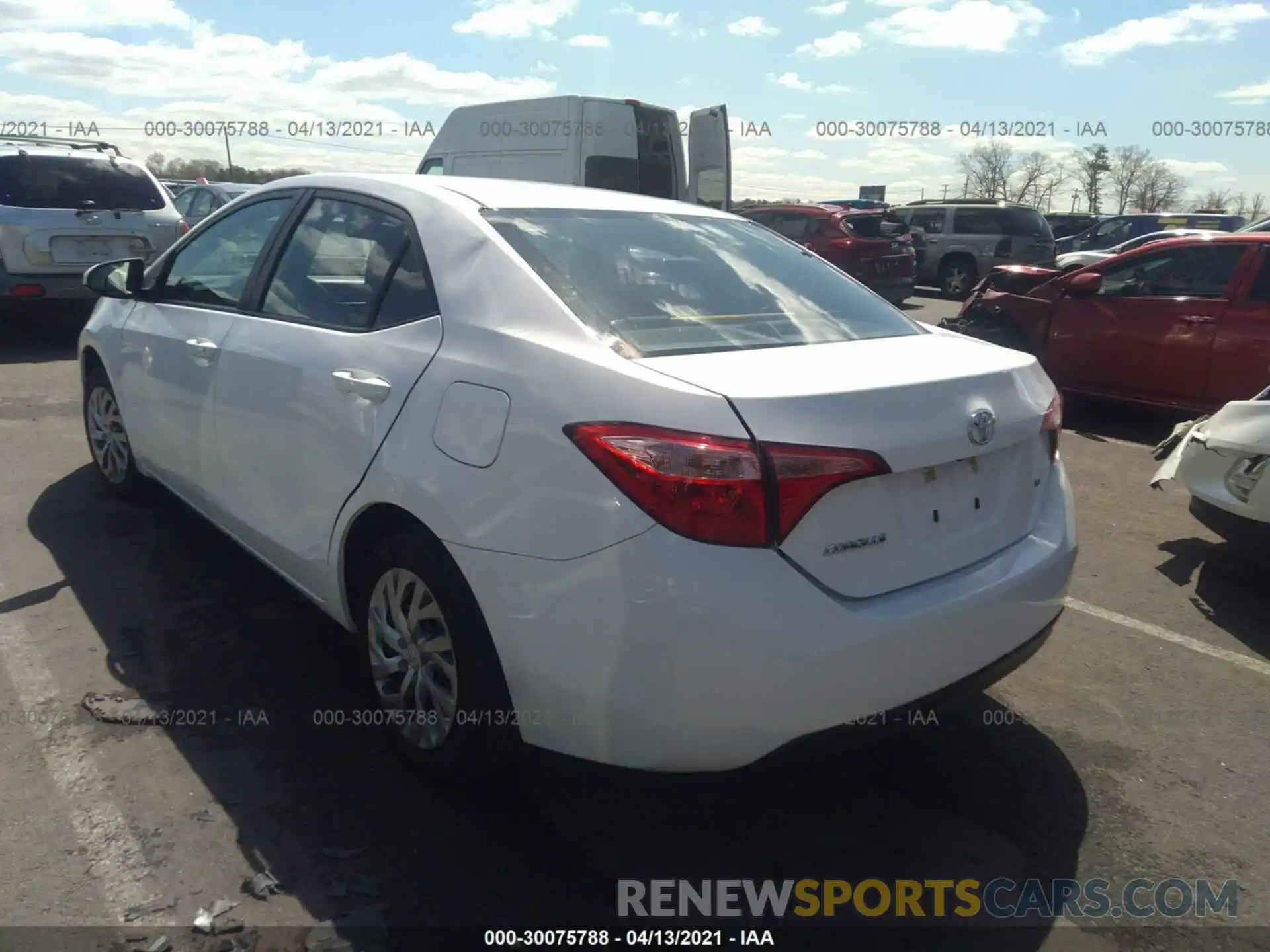 3 Photograph of a damaged car 2T1BURHE5KC139504 TOYOTA COROLLA 2019