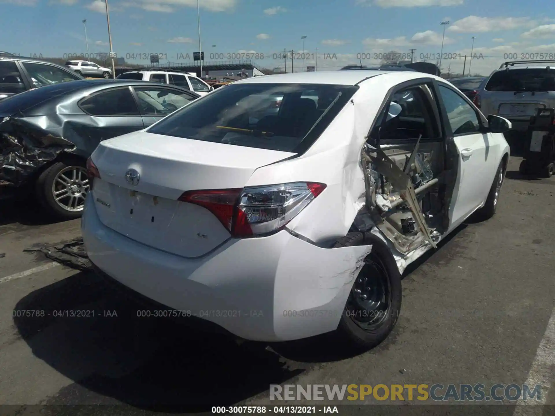 4 Photograph of a damaged car 2T1BURHE5KC139504 TOYOTA COROLLA 2019