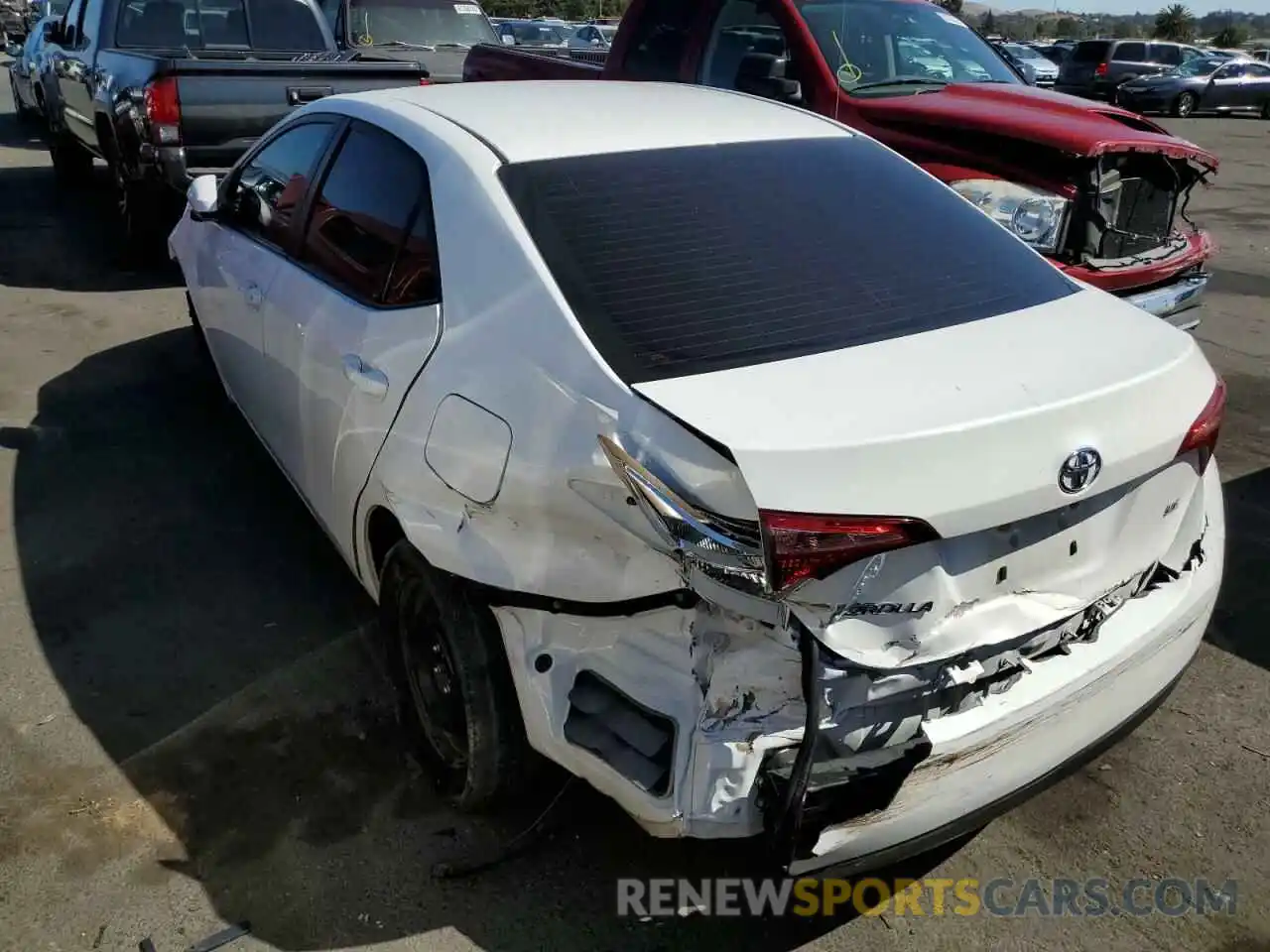 3 Photograph of a damaged car 2T1BURHE5KC139826 TOYOTA COROLLA 2019