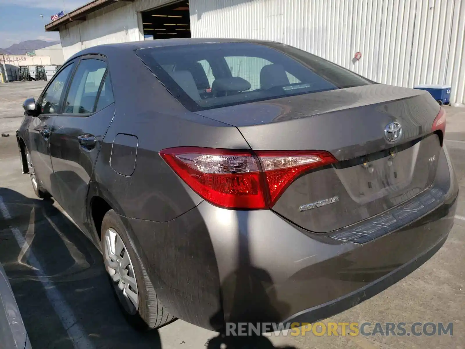 3 Photograph of a damaged car 2T1BURHE5KC141673 TOYOTA COROLLA 2019