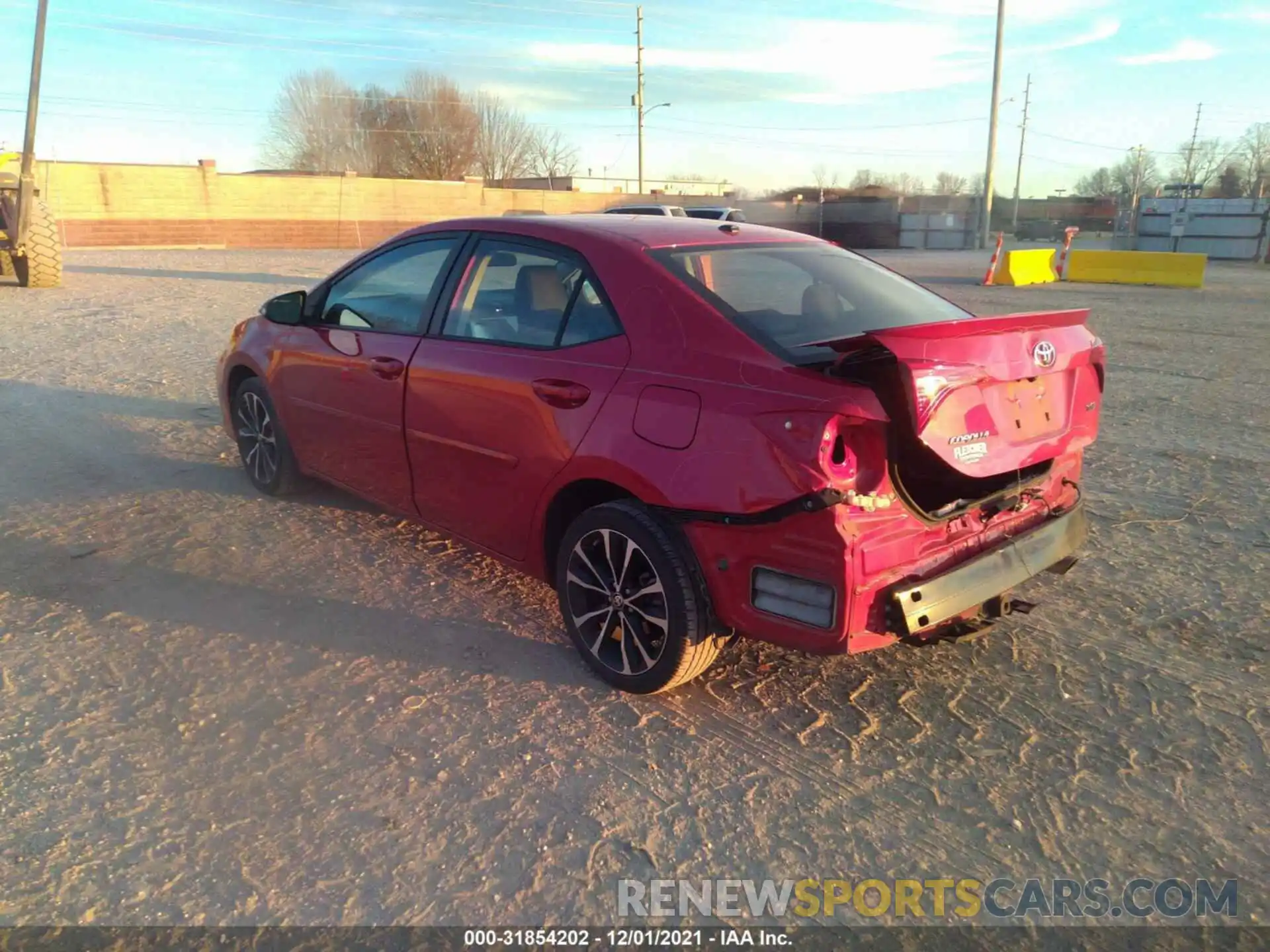 3 Photograph of a damaged car 2T1BURHE5KC143052 TOYOTA COROLLA 2019