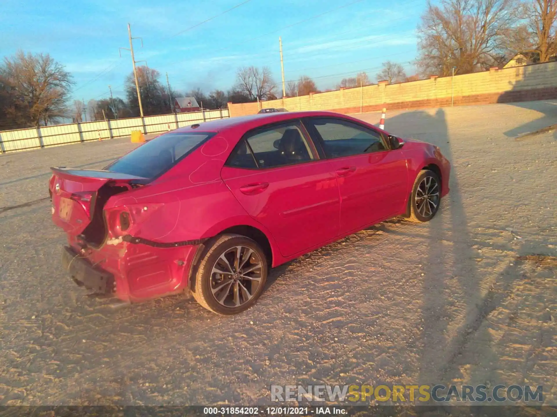 4 Photograph of a damaged car 2T1BURHE5KC143052 TOYOTA COROLLA 2019