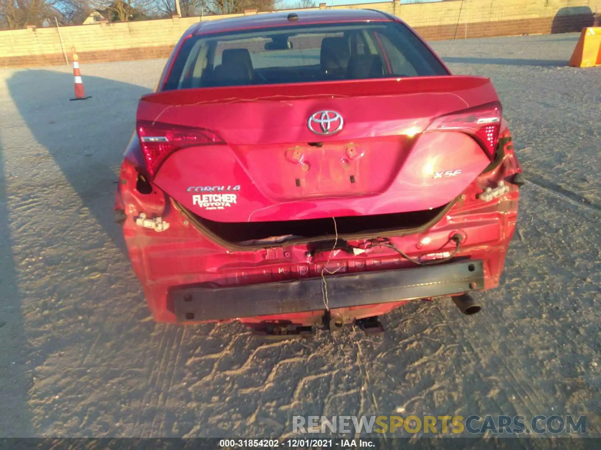 6 Photograph of a damaged car 2T1BURHE5KC143052 TOYOTA COROLLA 2019