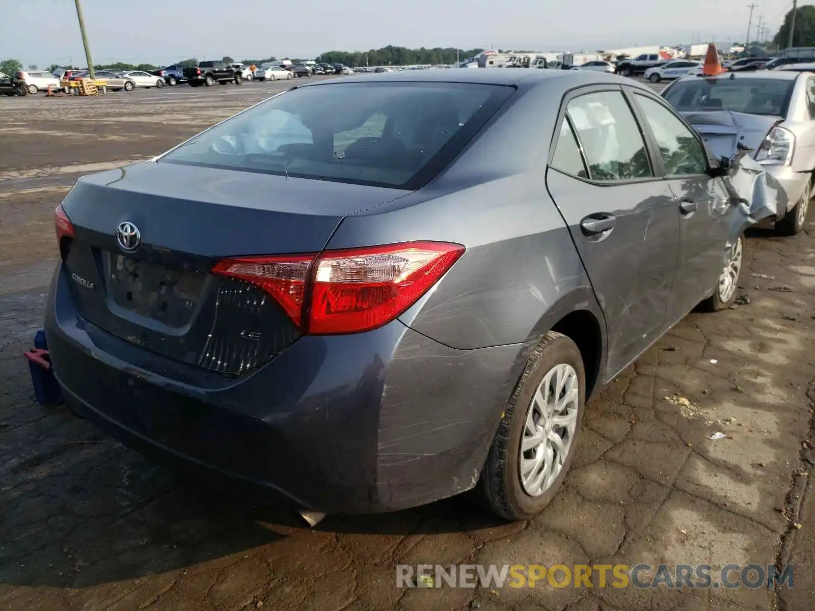 4 Photograph of a damaged car 2T1BURHE5KC143066 TOYOTA COROLLA 2019