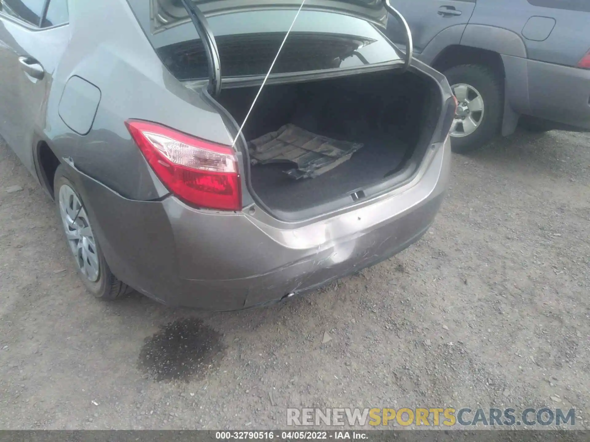 6 Photograph of a damaged car 2T1BURHE5KC149658 TOYOTA COROLLA 2019