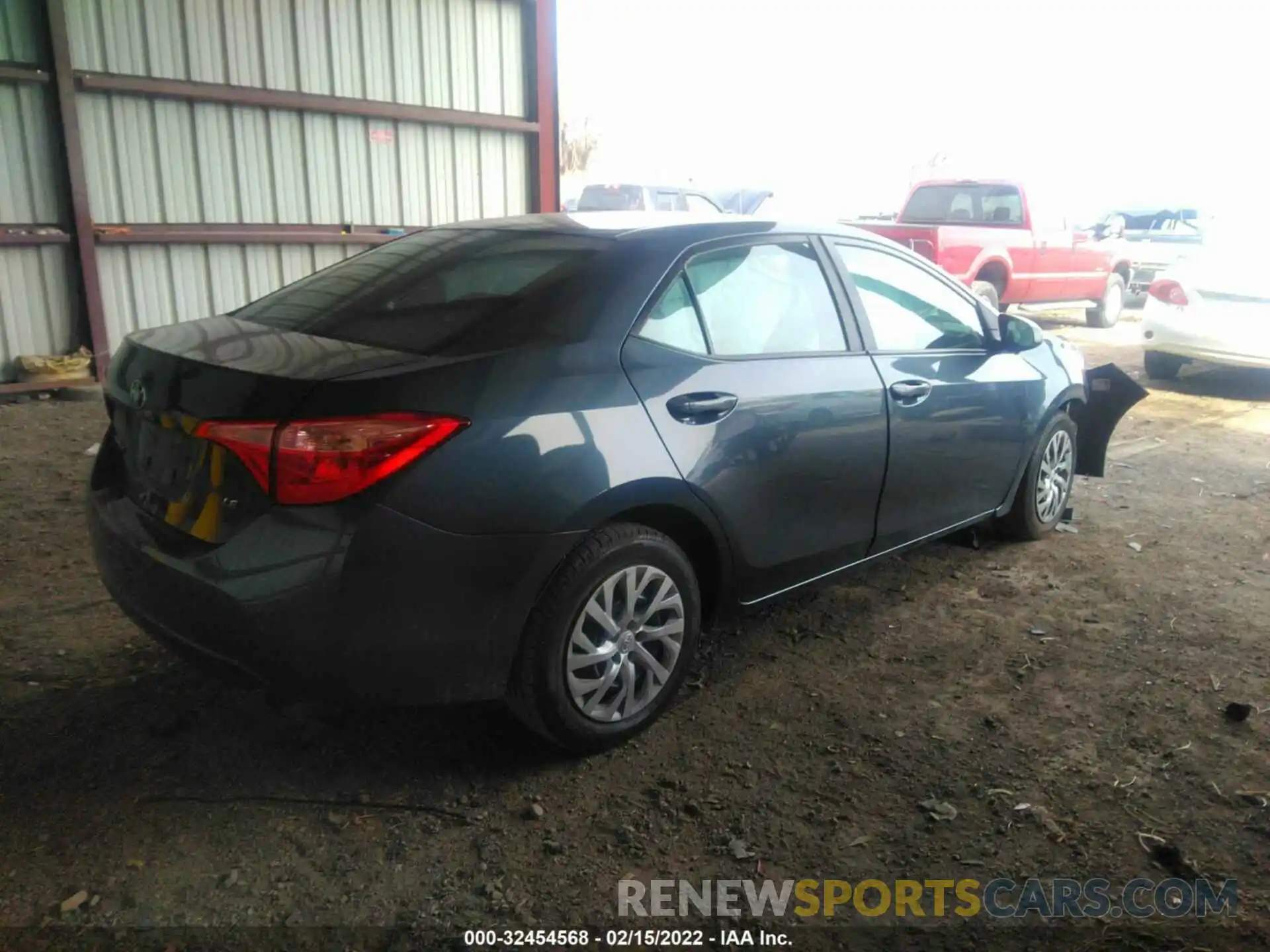 4 Photograph of a damaged car 2T1BURHE5KC150342 TOYOTA COROLLA 2019