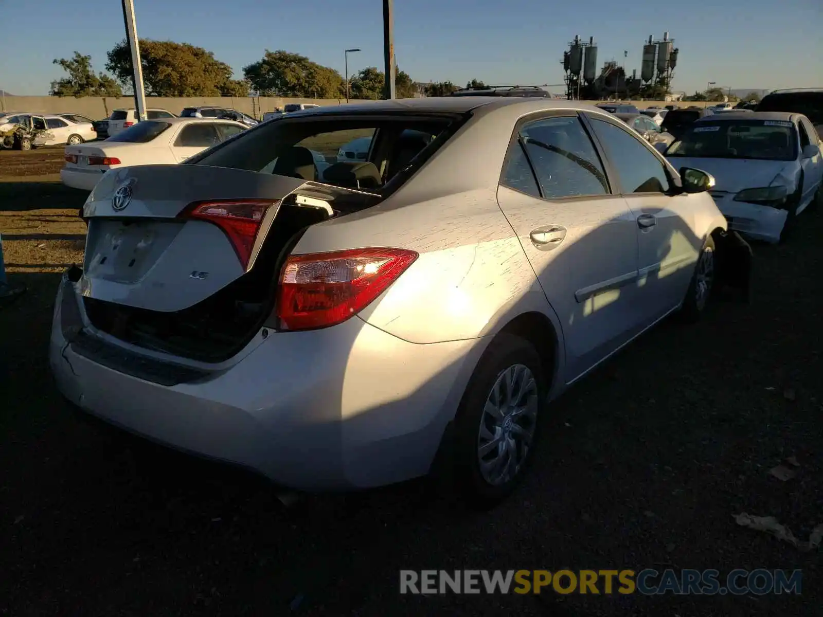 4 Photograph of a damaged car 2T1BURHE5KC151314 TOYOTA COROLLA 2019