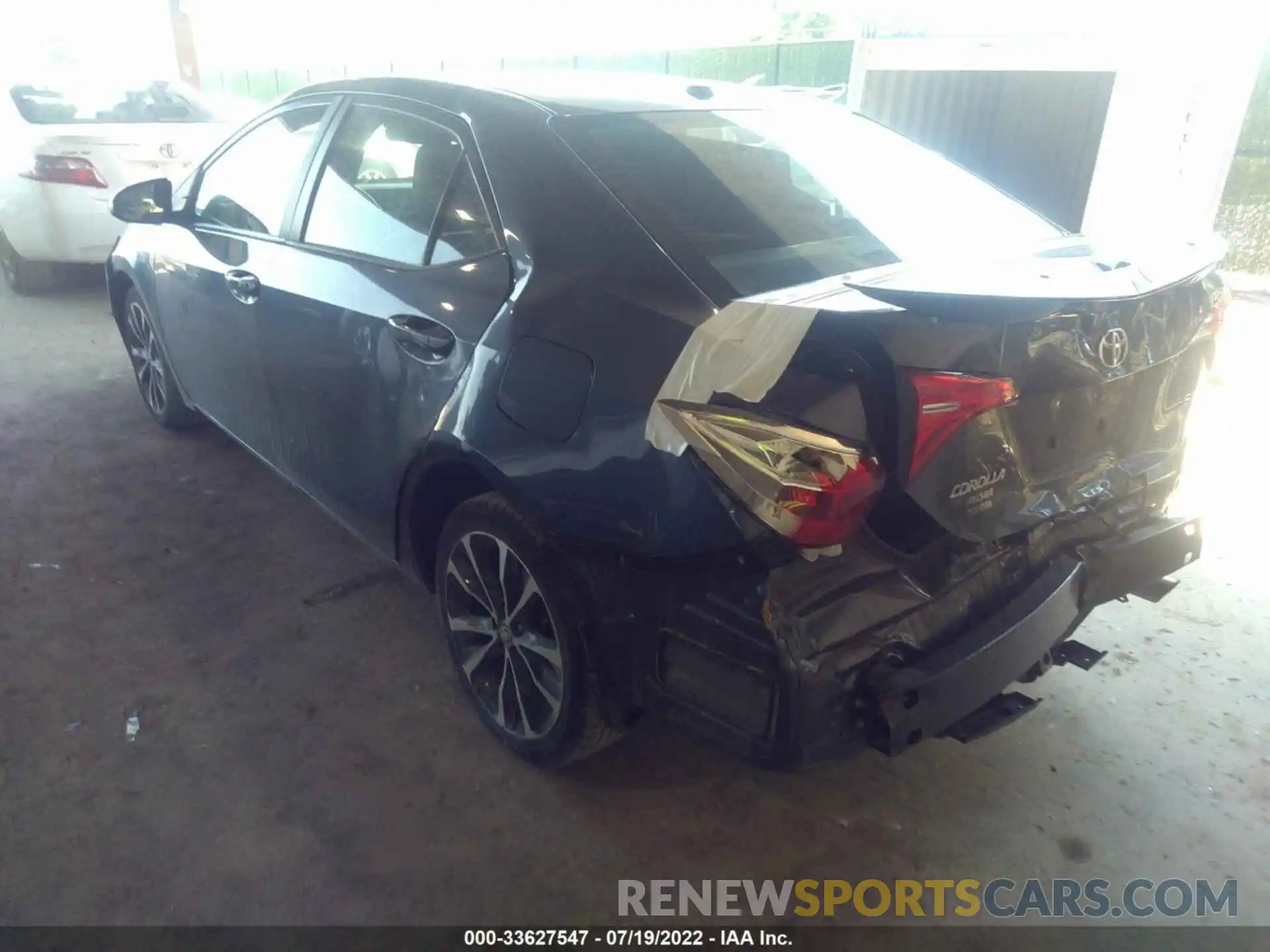 3 Photograph of a damaged car 2T1BURHE5KC152043 TOYOTA COROLLA 2019