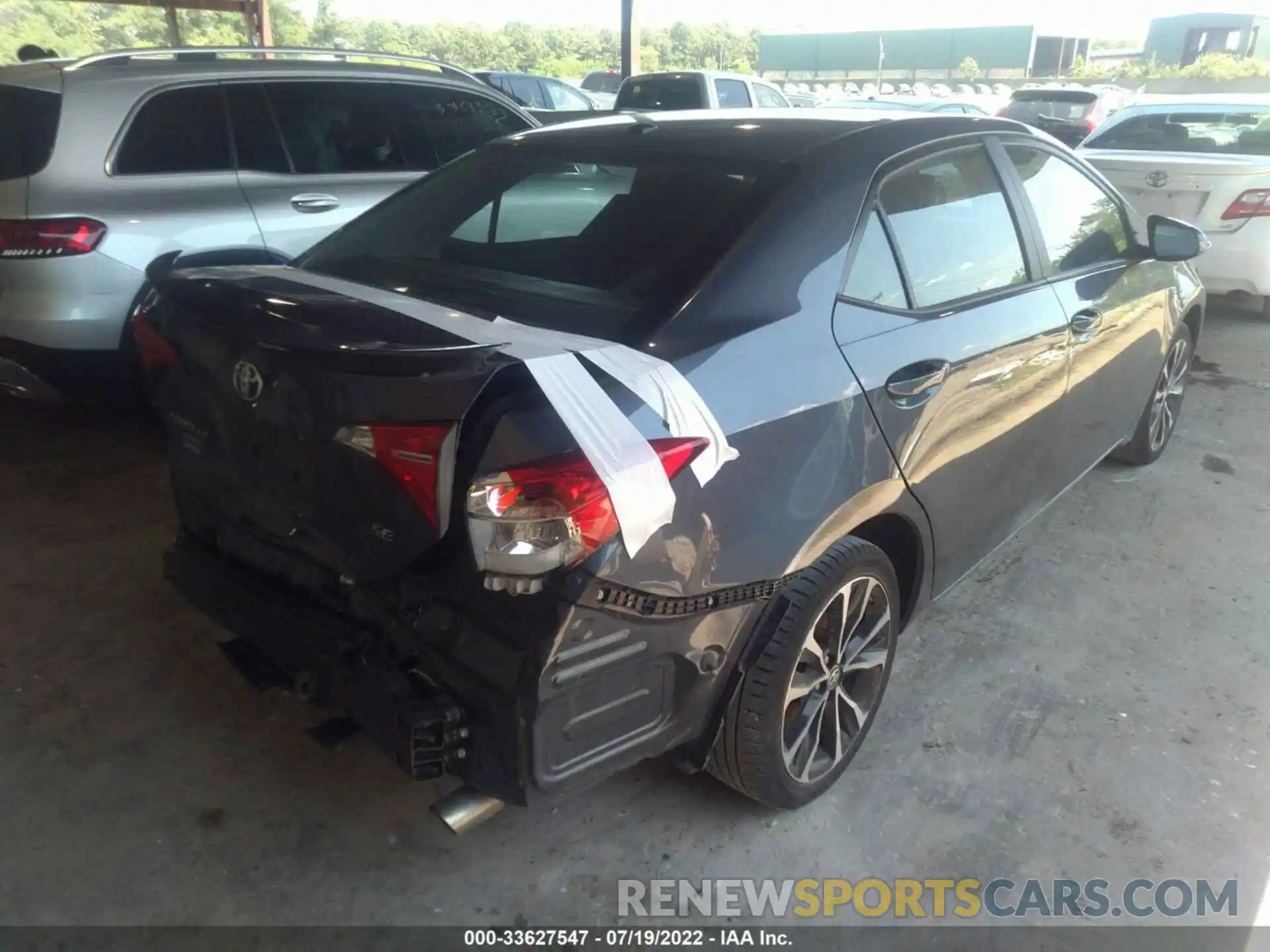 4 Photograph of a damaged car 2T1BURHE5KC152043 TOYOTA COROLLA 2019