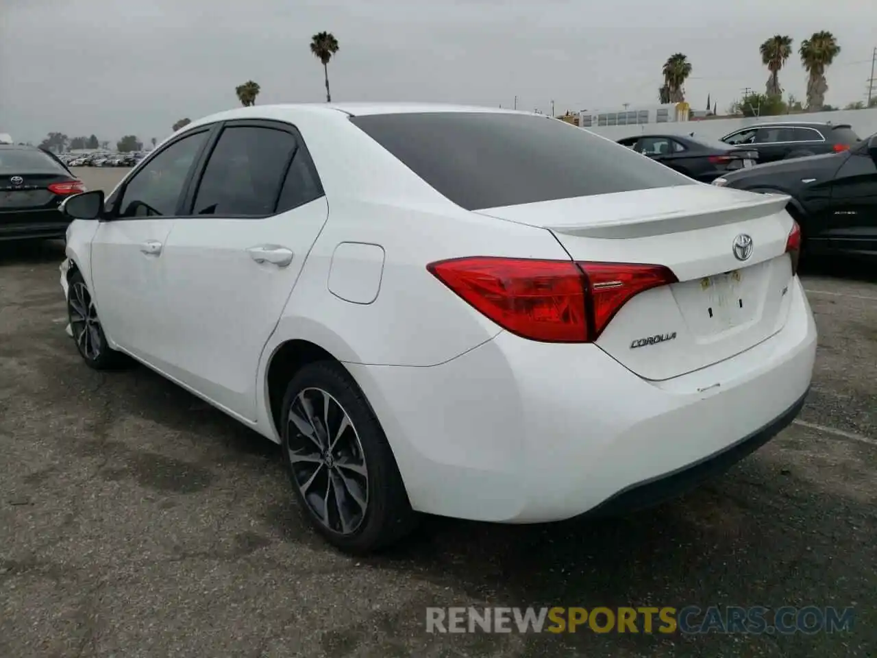 3 Photograph of a damaged car 2T1BURHE5KC152527 TOYOTA COROLLA 2019