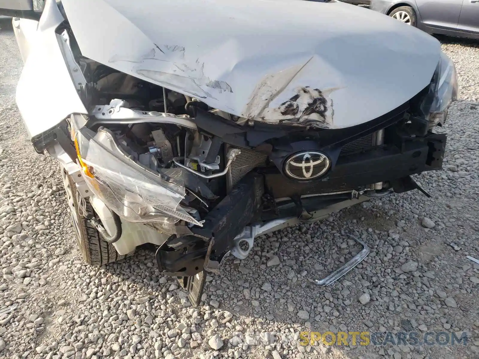 9 Photograph of a damaged car 2T1BURHE5KC152821 TOYOTA COROLLA 2019